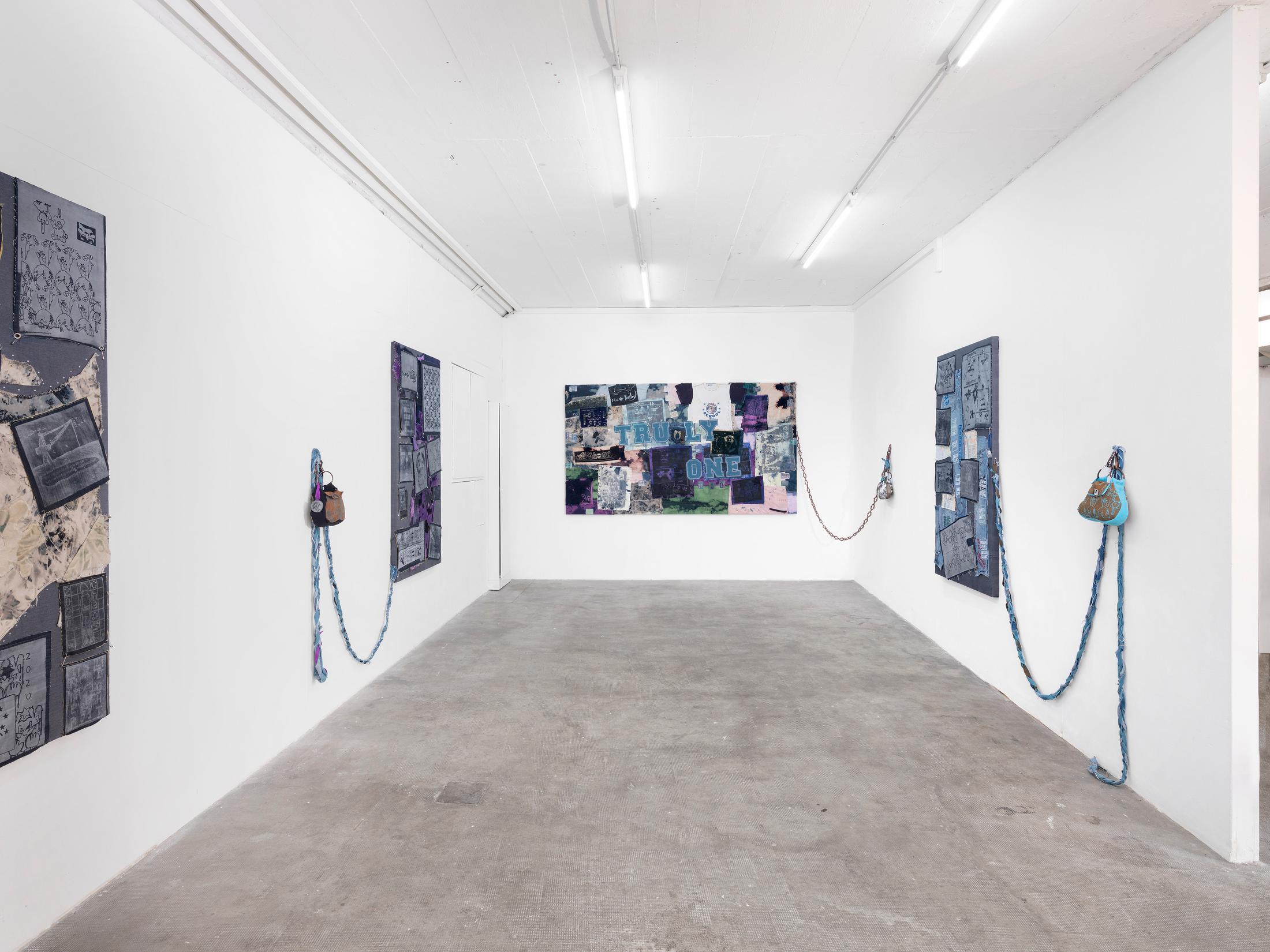 Exhibition View Kim Coussée & Inner Light Joint Exhibition «No Holiday» at Tunnel Tunnel, Lausanne, 2020 / Photo: Julien Gremaud / Courtesy: the artists and Tunnel Tunnel