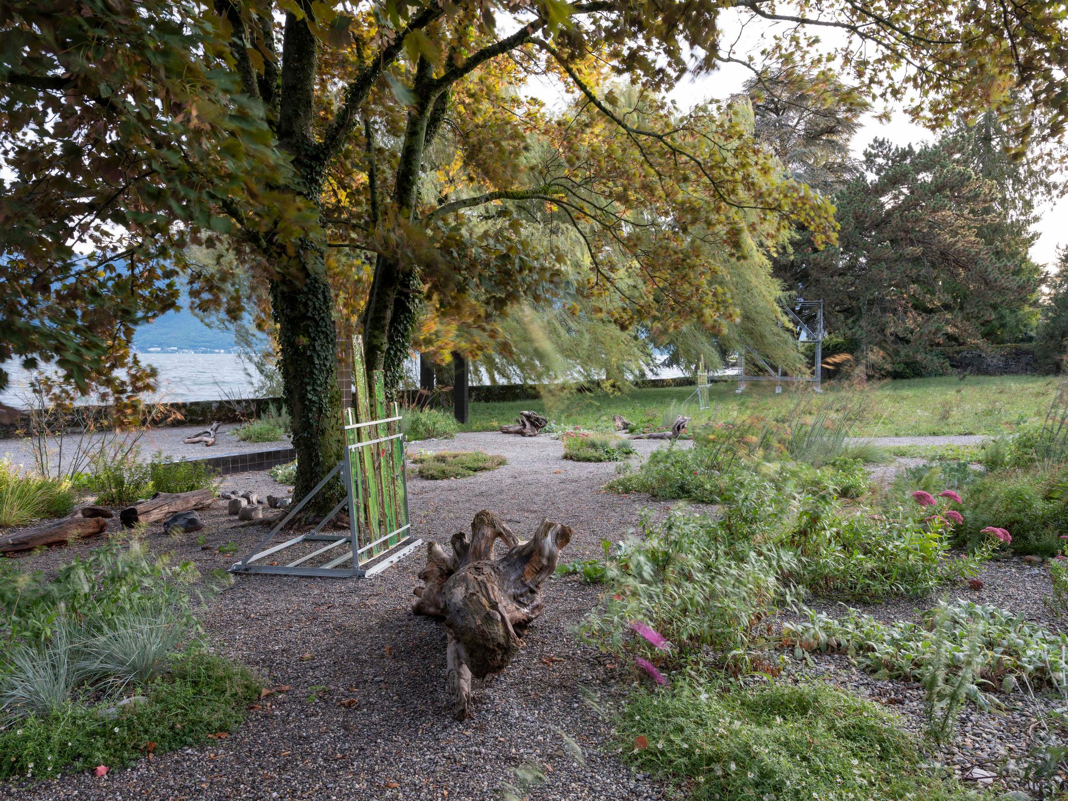 Exhibition View Groupshow «Modern Nature: An Hommage to Derek Jarman, part II; view on Anne-Laure Franchette, Grand Travaux Urbains, 2020» at La Becque, La Tour-de-Peilz, 2020 / Photo: Julien Gremaud / Courtesy: the artists and La Becque