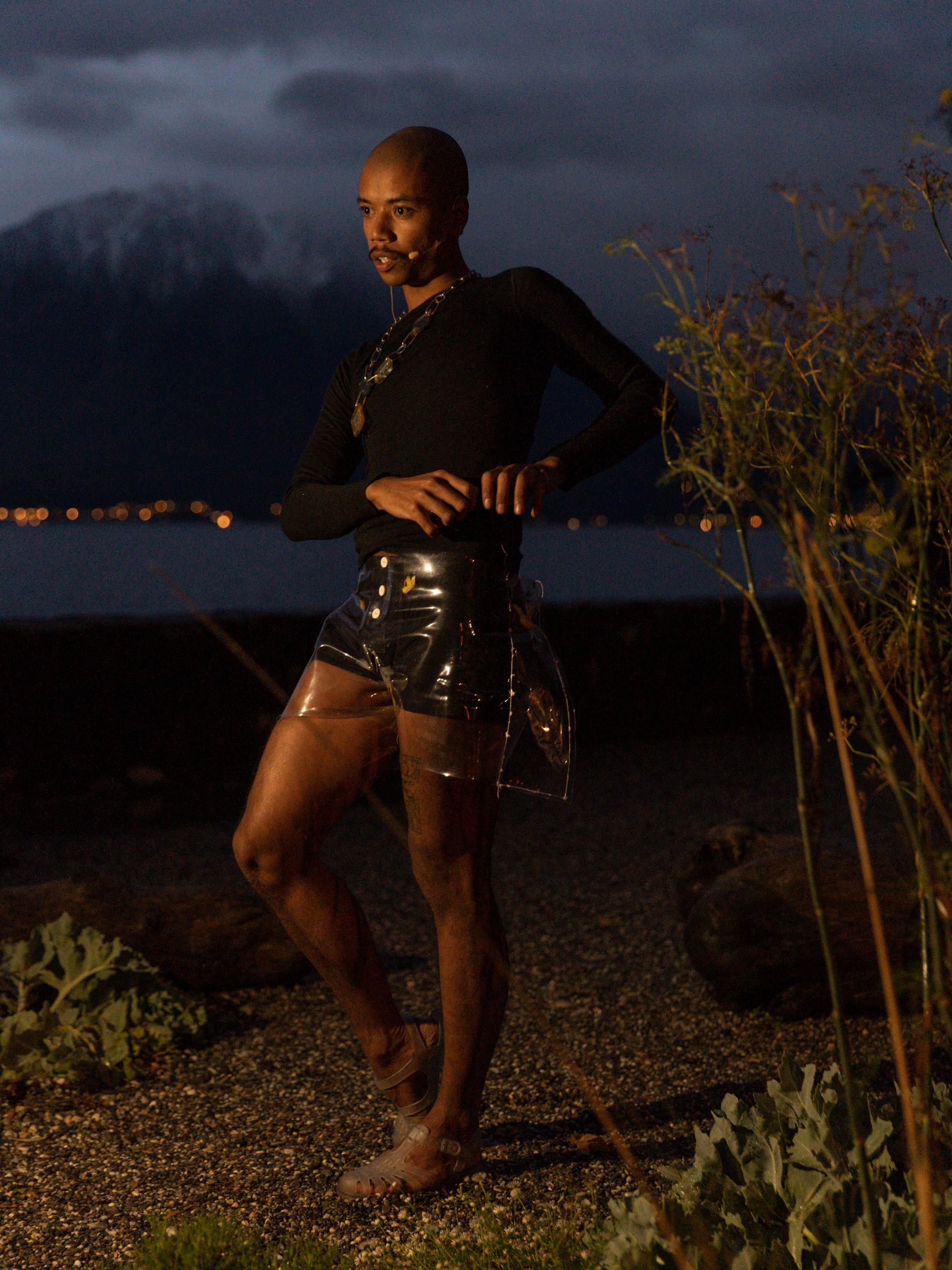 Exhibition View Groupshow «Modern Nature: An Hommage to Derek Jarman, part II; view on Jessy Razafimandimby, O.O.O.O.O., performance, 2020» at La Becque, La Tour-de-Peilz, 2020 / Photo: Julien Gremaud / Courtesy: the artists and La Becque