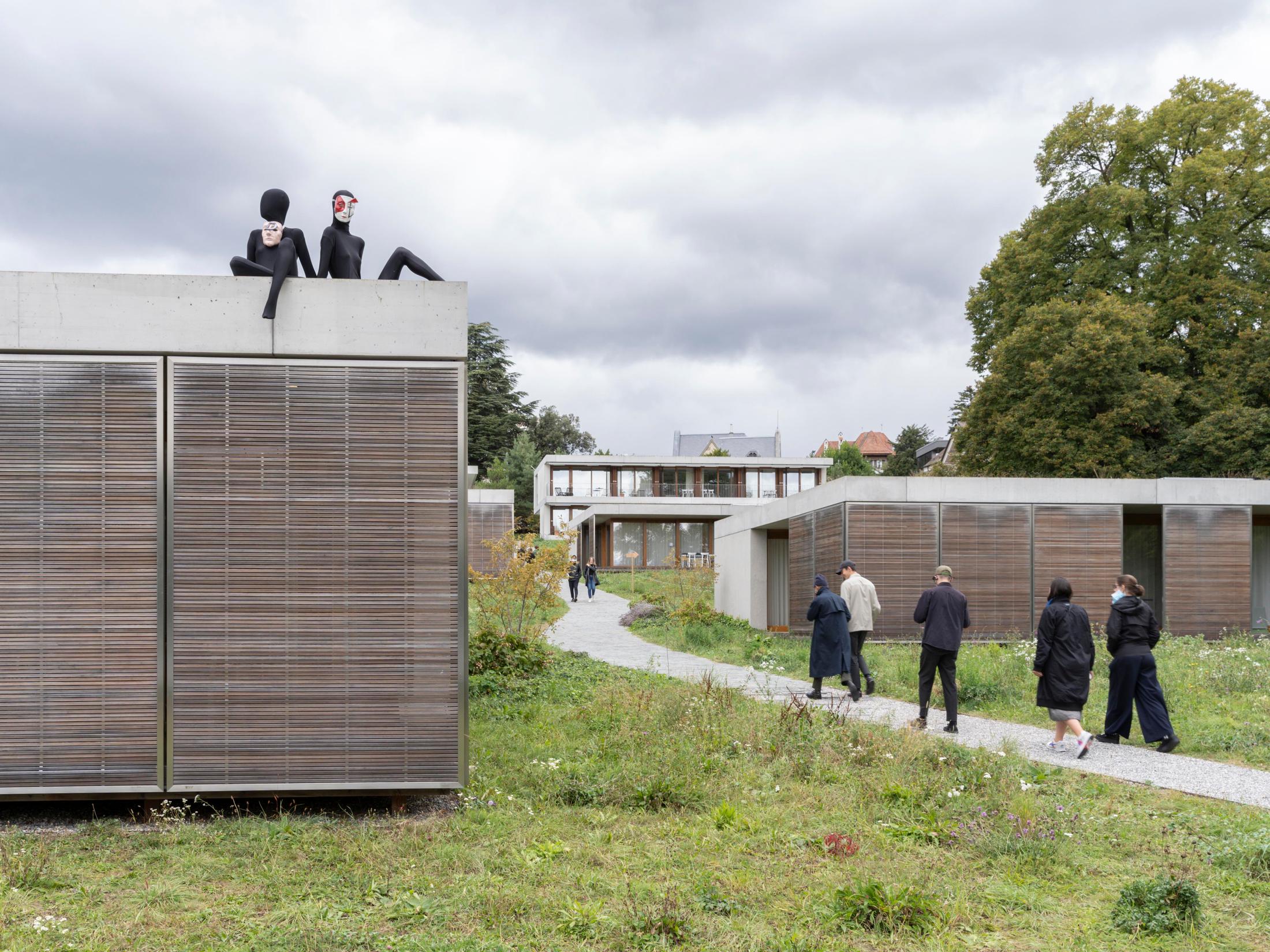 Exhibition View Groupshow «Modern Nature: An Hommage to Derek Jarman, part II; view on Dorota Gawęda and Eglė Kulbokaitė, Rūta (Pentatonic), sound performance, 2020» at La Becque, La Tour-de-Peilz, 2020 / Photo: Julien Gremaud / Courtesy: the artists and La Becque