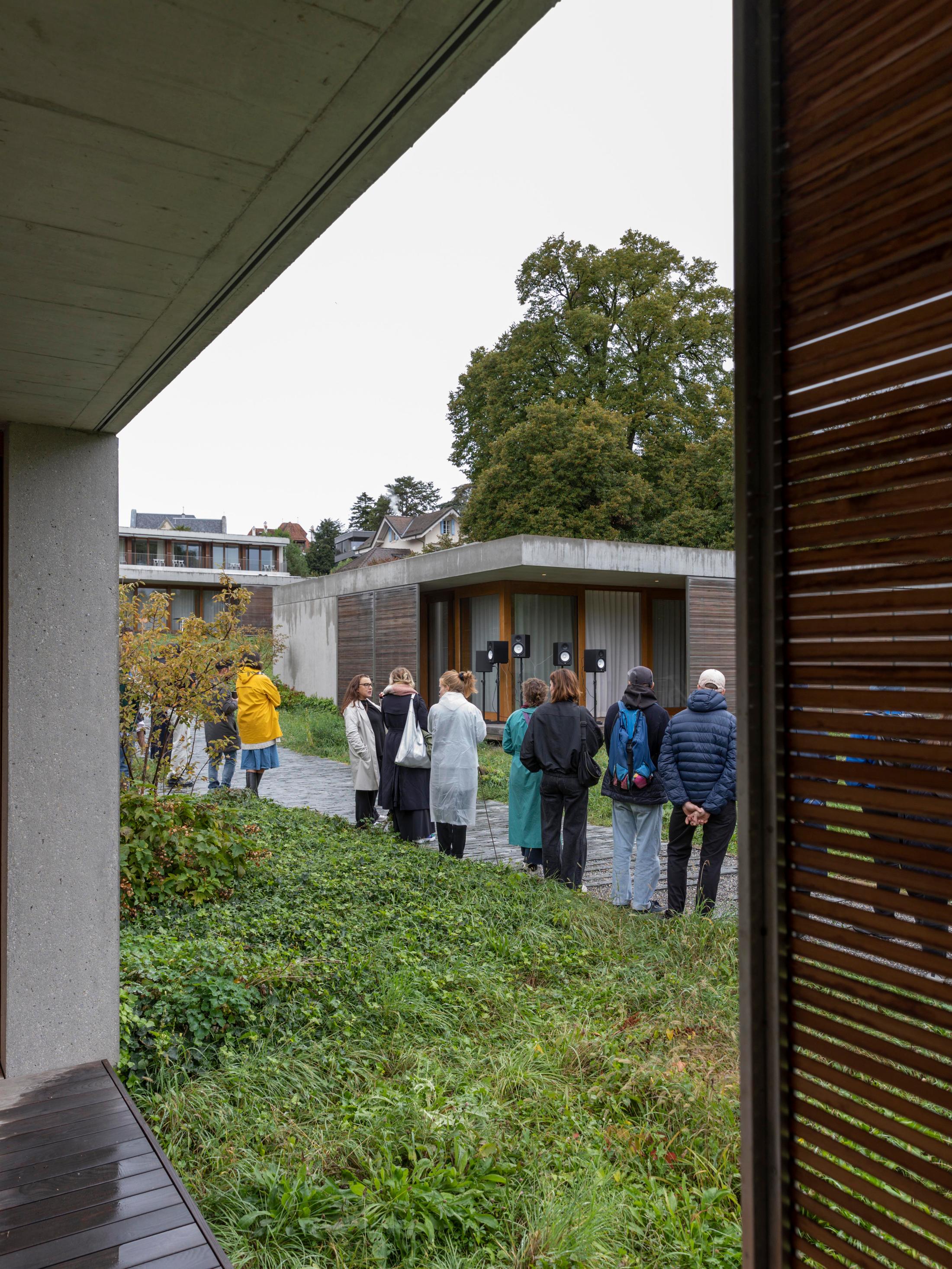 Exhibition View Groupshow «Modern Nature: An Hommage to Derek Jarman, part II; view on Dorota Gawęda and Eglė Kulbokaitė, Rūta (Pentatonic), sound performance, 2020» at La Becque, La Tour-de-Peilz, 2020 / Photo: Julien Gremaud / Courtesy: the artists and La Becque