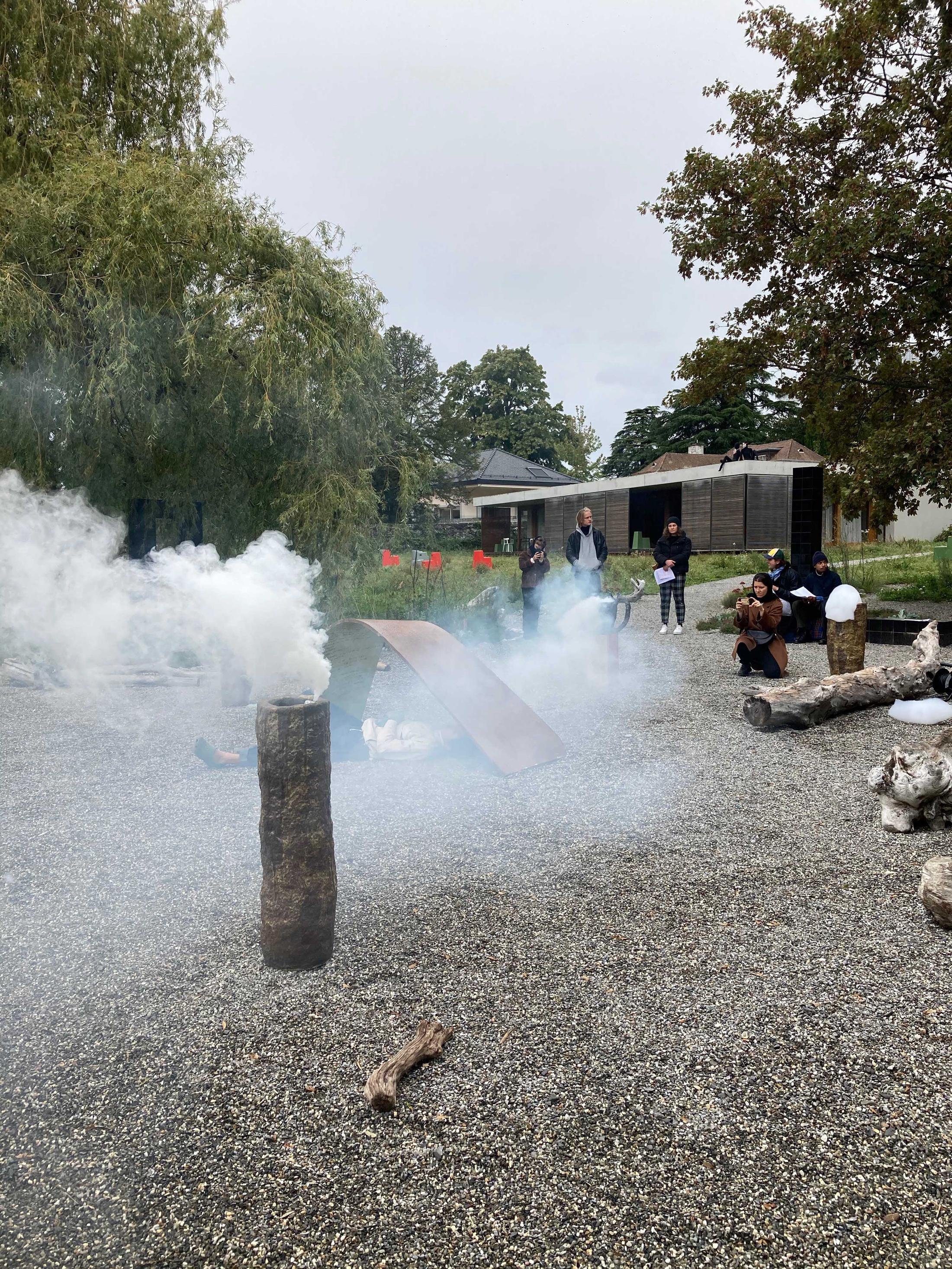 Exhibition View Groupshow «Modern Nature: An Hommage to Derek Jarman, part II; view on Victor Delétraz, L’alu les tuait [Aluminum killed them], performance, 2020» at La Becque, La Tour-de-Peilz, 2020 / Photo: Manon Briod / Courtesy: the artists and La Becque