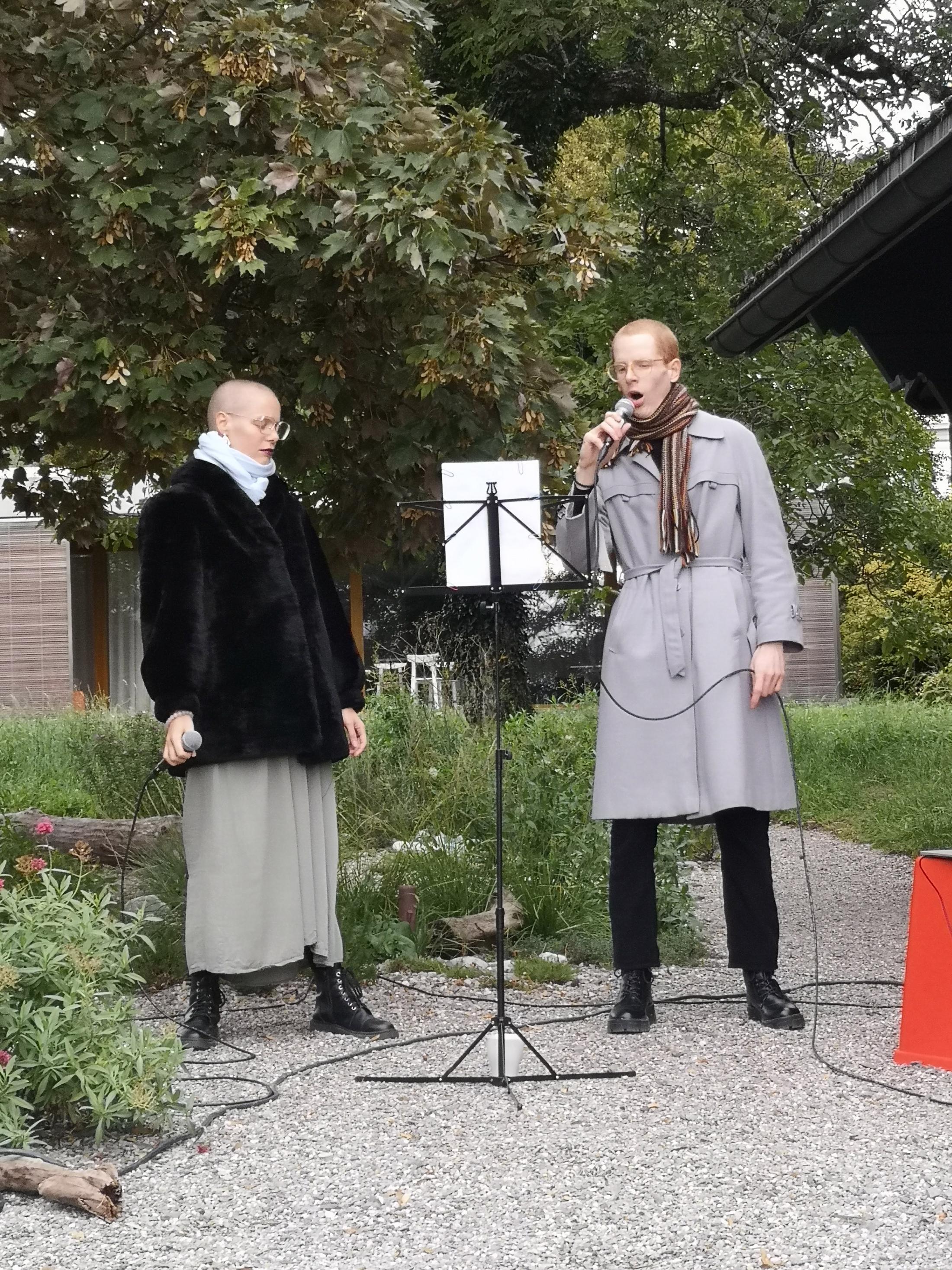 Exhibition View Groupshow «Modern Nature: An Hommage to Derek Jarman, part II; view on Rose and Mathilde, concert, 2020» at La Becque, La Tour-de-Peilz, 2020 / Photo: Elise Lammer / Courtesy: the artists and La Becque