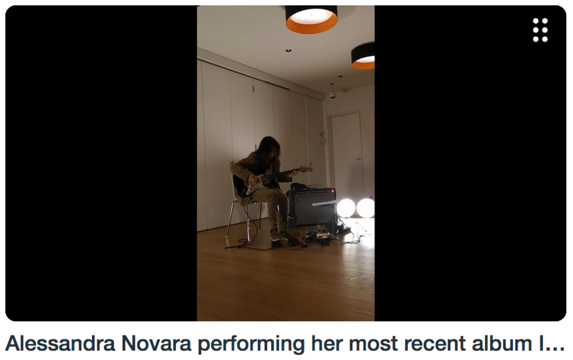 Alessandra Novara performing her most recent album I Should Have Been a Gardener during Groupshow «Modern Nature: An Hommage to Derek Jarman, part II» at La Becque, La Tour-de-Peilz, 2020 / Video: Elise Lammer / Courtesy: the artists and La Becque