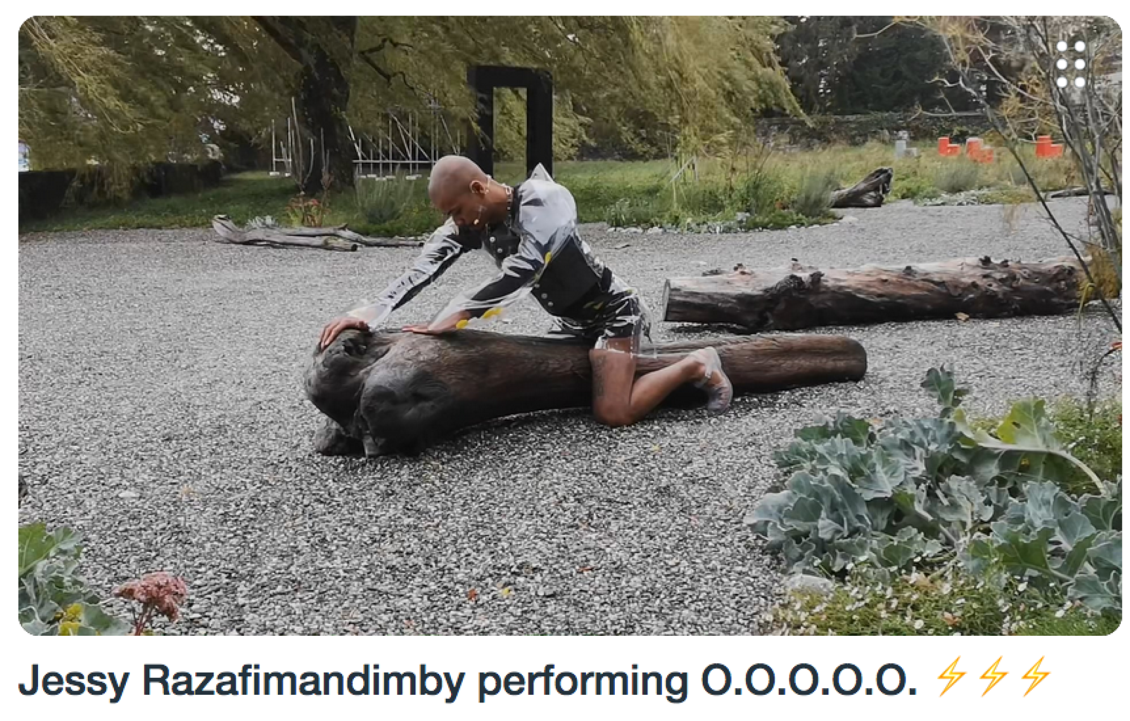 Jessy Razafimandimby performing O.O.O.O.O. during Groupshow «Modern Nature: An Hommage to Derek Jarman, part II» at La Becque, La Tour-de-Peilz, 2020 / Video: Elise Lammer / Courtesy: the artists and La Becque