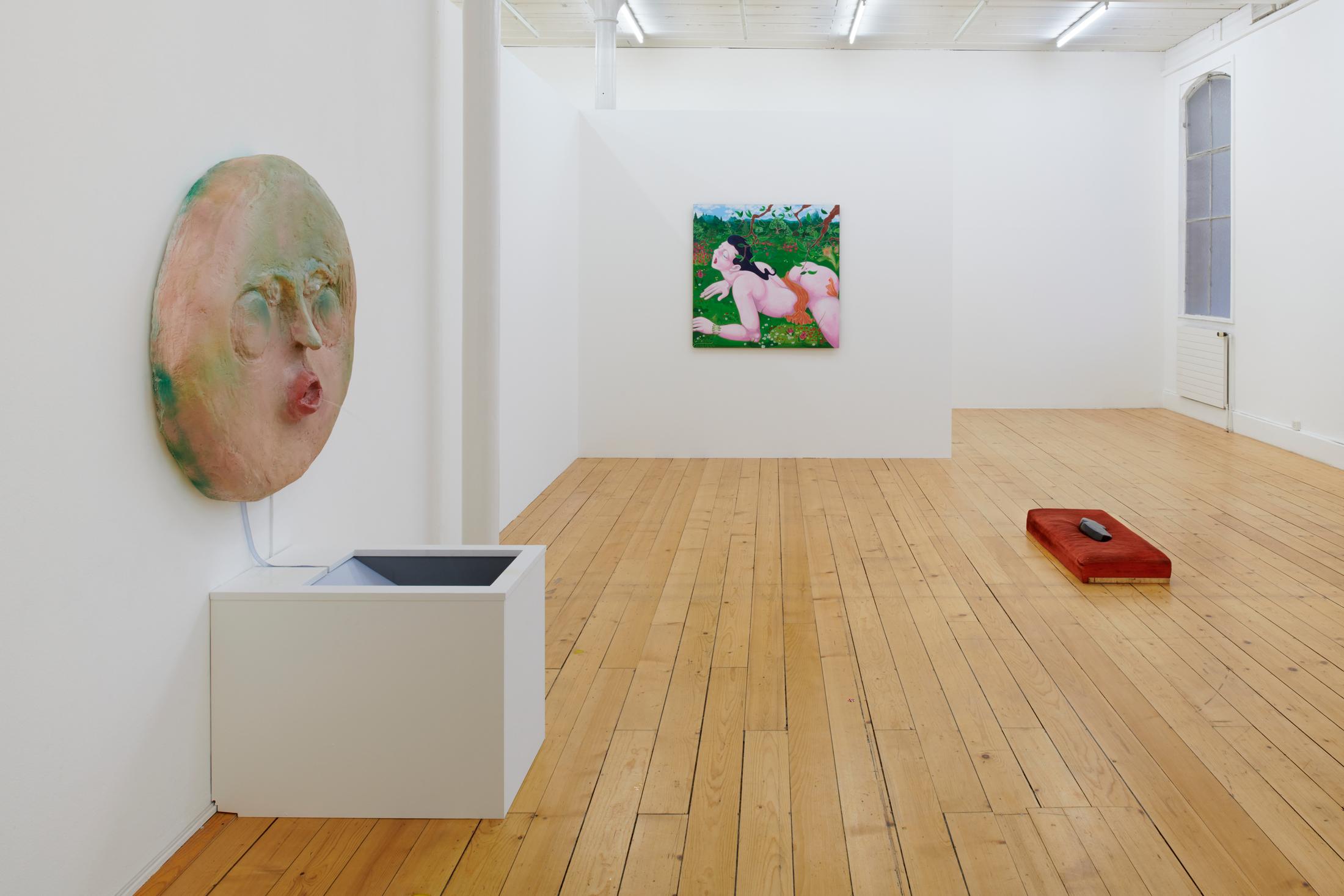 Exhibition View Group Show «La main-pleur» at Kunsthalle Friart, Fribourg, 2022-2023 / Photo: Guillaume Python / Courtesy: the artists and Kunsthalle Friart