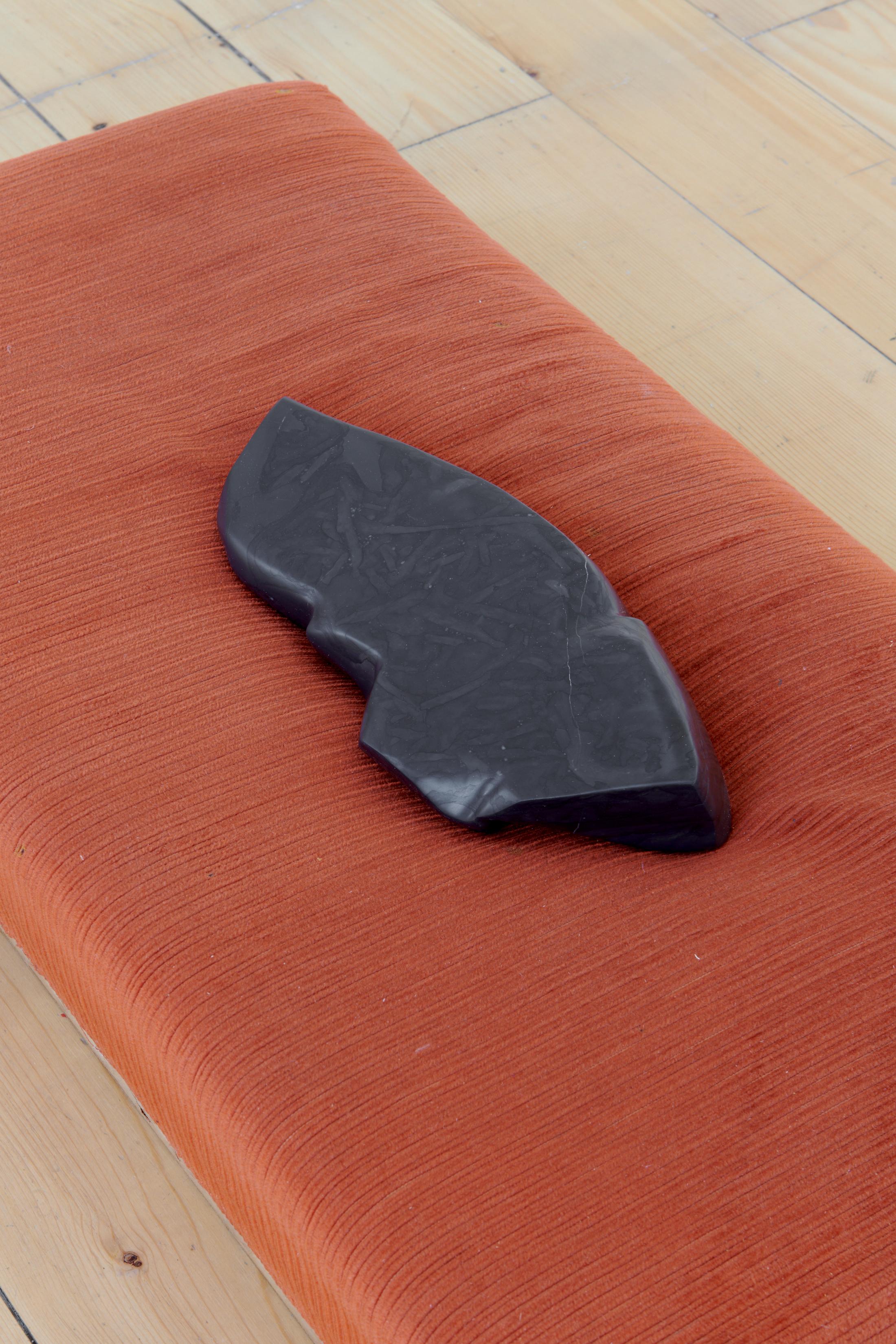 Exhibition View Group Show «La main-pleur; view on Sacha Rappo, Facture-croissant 10 (detail), 2022» at Kunsthalle Friart, Fribourg, 2022-2023 / Photo: Guillaume Python / Courtesy: the artists and Kunsthalle Friart