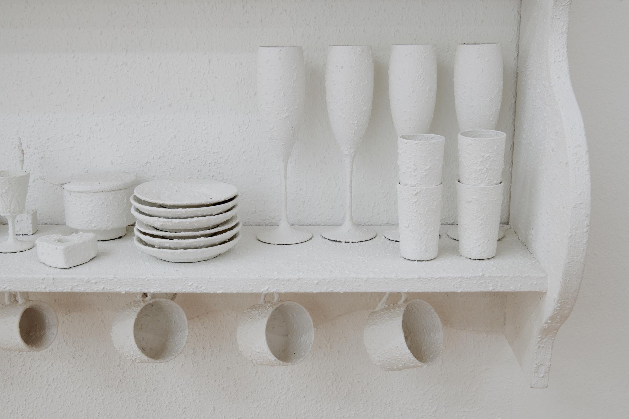 Exhibition View Group Show «La main-pleur; view on Margaux Huber, Sie hat das ganze Haus geputzt (Detail), 2022» at Kunsthalle Friart, Fribourg, 2022-2023 / Photo: Guillaume Python / Courtesy: the artists and Kunsthalle Friart