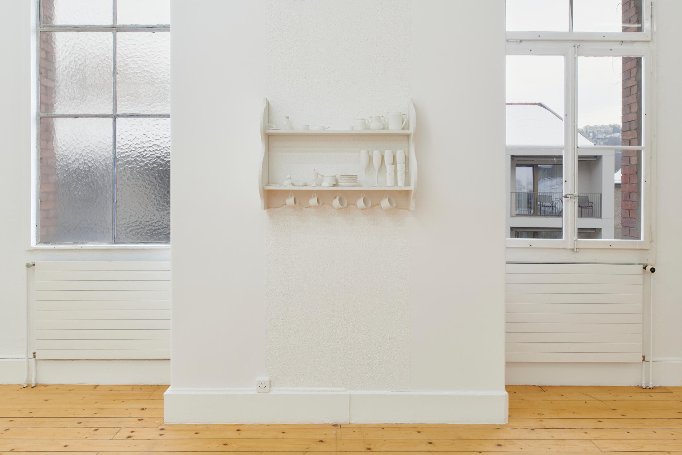 Exhibition View Group Show «La main-pleur; view on Margaux Huber, Sie hat das ganze Haus geputzt, 2022» at Kunsthalle Friart, Fribourg, 2022-2023 / Photo: Guillaume Python / Courtesy: the artists and Kunsthalle Friart