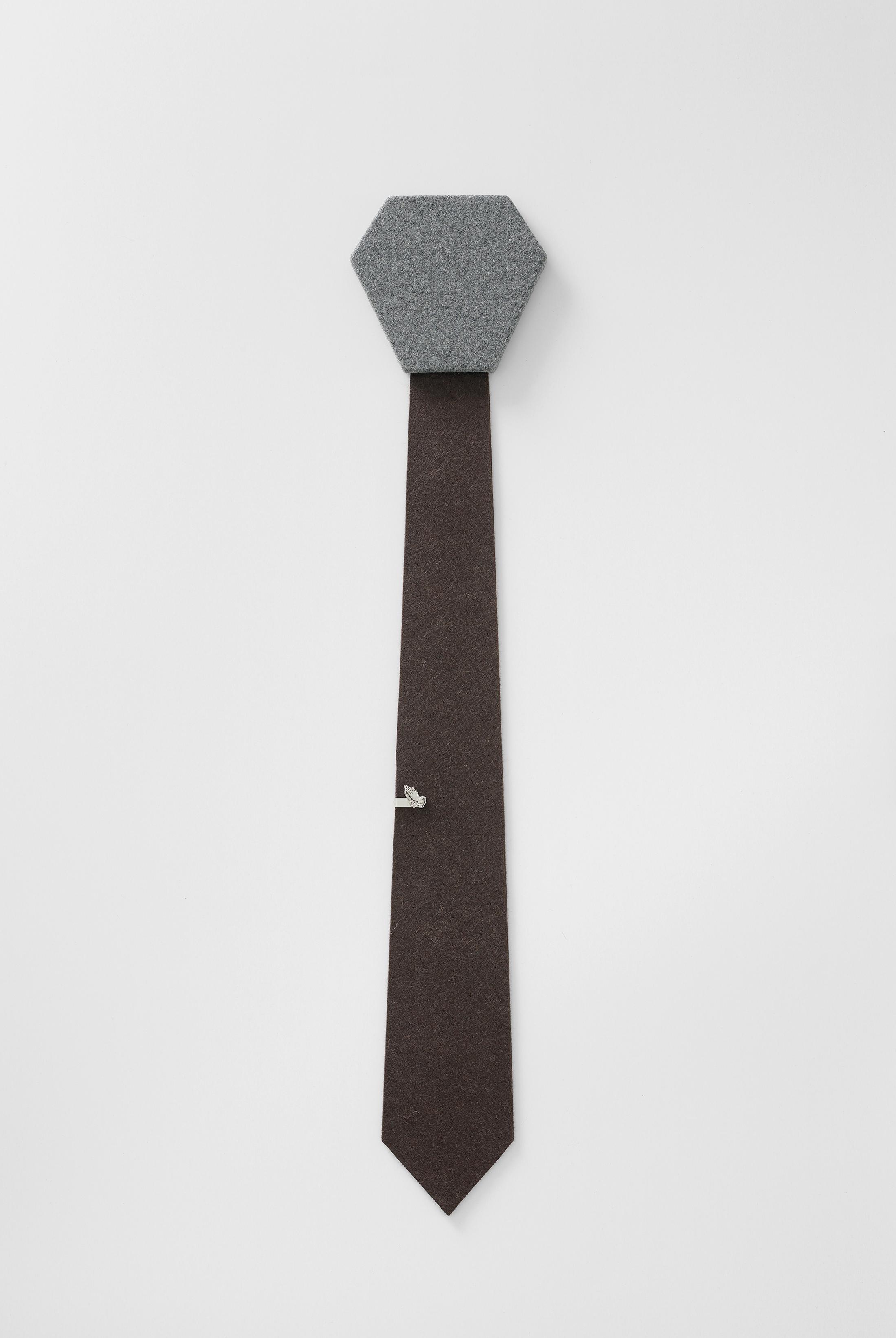 Exhibition View Groupshow «La metamorphose de l'art imprime; view on Louisa Gagliardi, Pique-nique Sauvage 1, 2019 (edition of 22 unique ones)» at VFO, Zurich, 2019 / Photo: Bernhard Strauss / Courtesy: the artist and VFO, Zurich