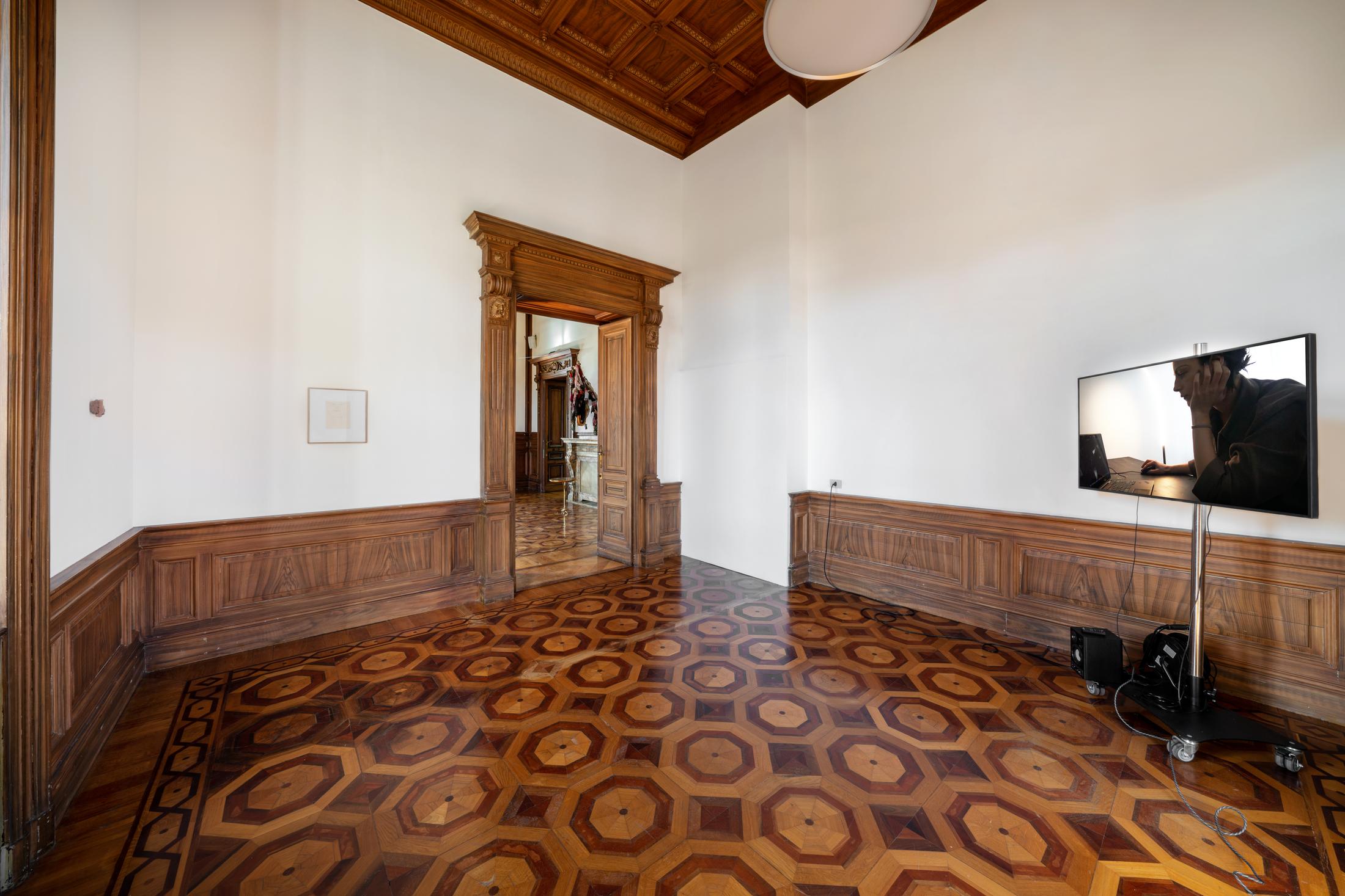 Exhibition View Group Show «L'arcobaleno riposa sulla strada» at Istituto Svizzero, Rome, 2022-2023 / Photo: OKNOstudio, Ela Bialkowska / Courtesy: the artists and Istituto Svizzero