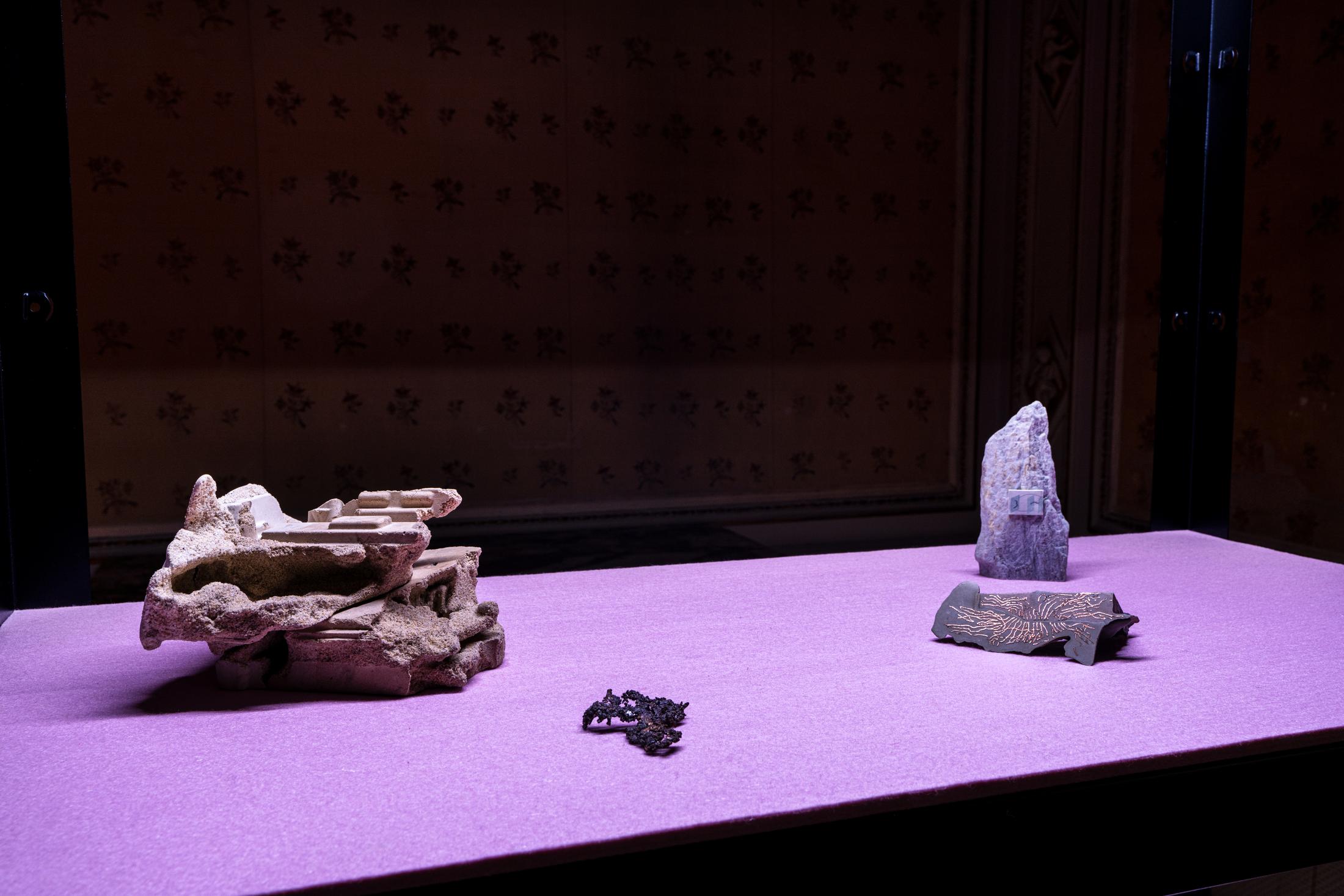 Exhibition View Group Show «L'arcobaleno riposa sulla strada; view on Hunter Longe, Deceivers, 2015-22, Selection of various sculptures» at Istituto Svizzero, Rome, 2022-2023 / Photo: OKNOstudio, Ela Bialkowska / Courtesy: the artist and Istituto Svizzero