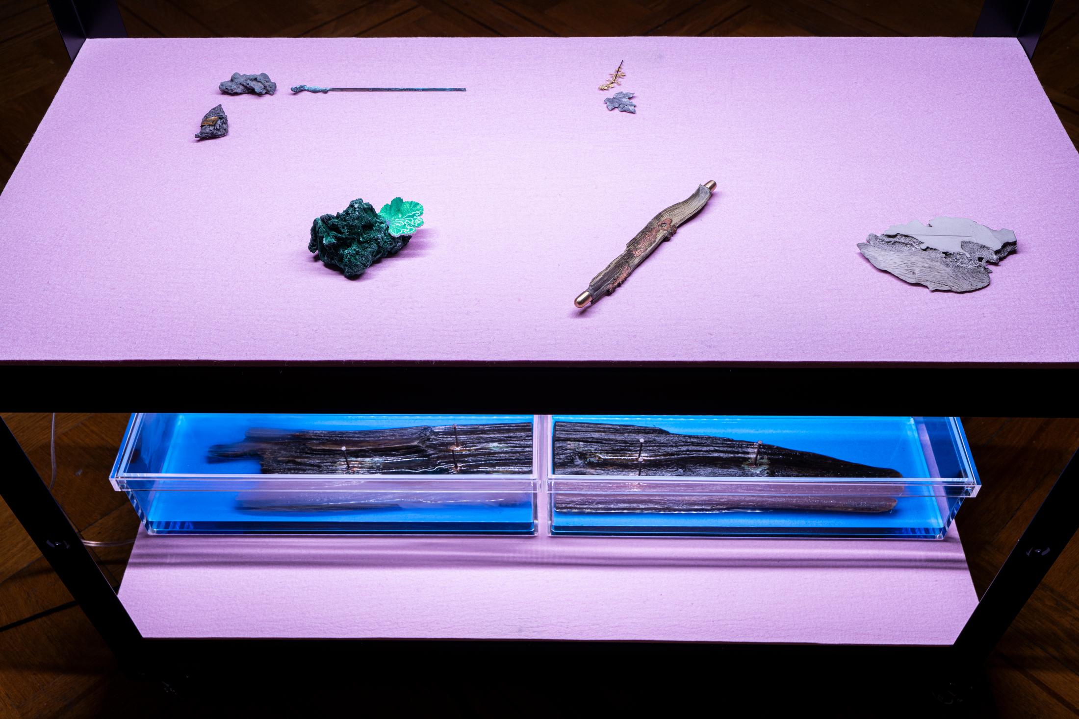 Exhibition View Group Show «L'arcobaleno riposa sulla strada; view on Hunter Longe, Deceivers, 2015-22, Selection of various sculptures» at Istituto Svizzero, Rome, 2022-2023 / Photo: OKNOstudio, Ela Bialkowska / Courtesy: the artist and Istituto Svizzero