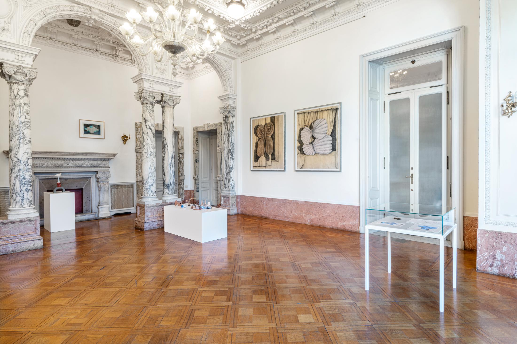 Exhibition View Group Show «L'arcobaleno riposa sulla strada» at Istituto Svizzero, Rome, 2022-2023 / Photo: OKNOstudio, Ela Bialkowska / Courtesy: the artists and Istituto Svizzero