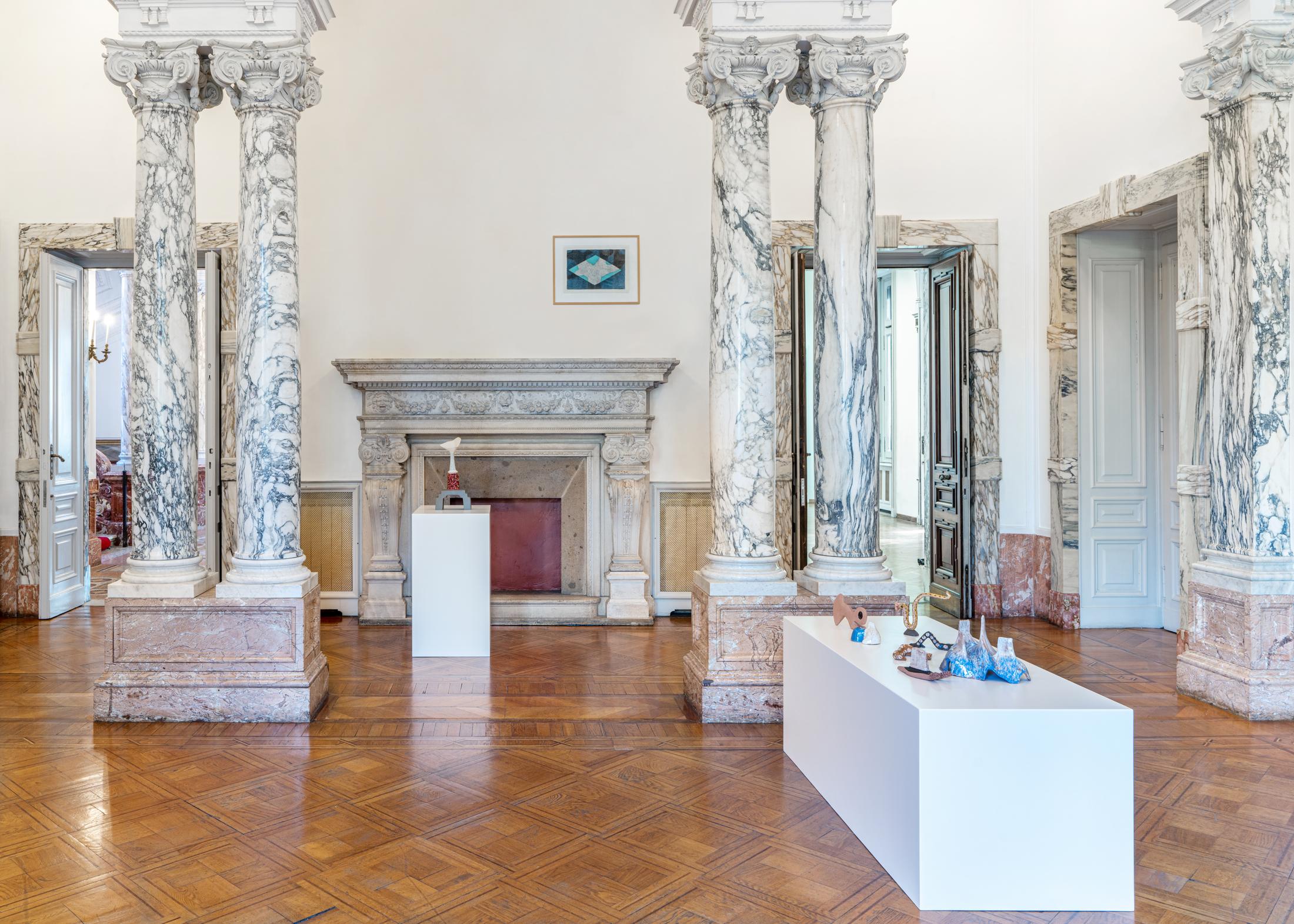 Exhibition View Group Show «L'arcobaleno riposa sulla strada» at Istituto Svizzero, Rome, 2022-2023 / Photo: OKNOstudio, Ela Bialkowska / Courtesy: the artists and Istituto Svizzero