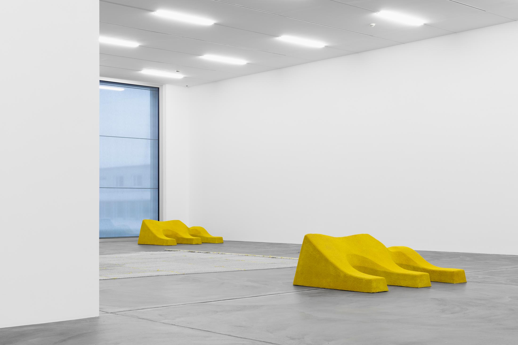 Exhibition view, Lena Henke „An Idea of Late German Sculpture; To the People of New York, 2018“, Kunsthalle Zürich, 2018 / Photo: Gunnar Meier Photography