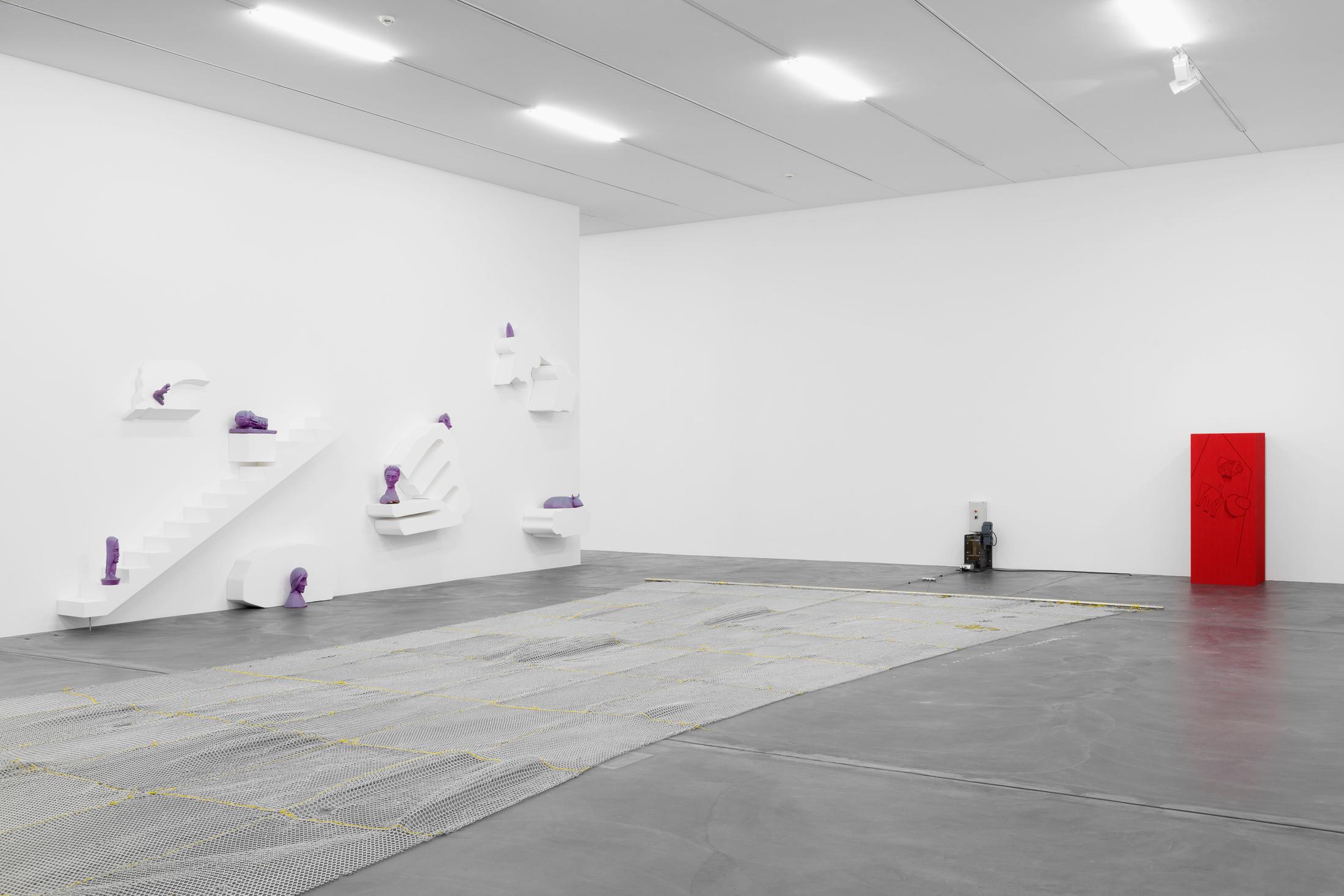 Exhibition view, Lena Henke „An Idea of Late German Sculpture; To the People of New York, 2018“, Kunsthalle Zürich, 2018 / Photo: Gunnar Meier Photography