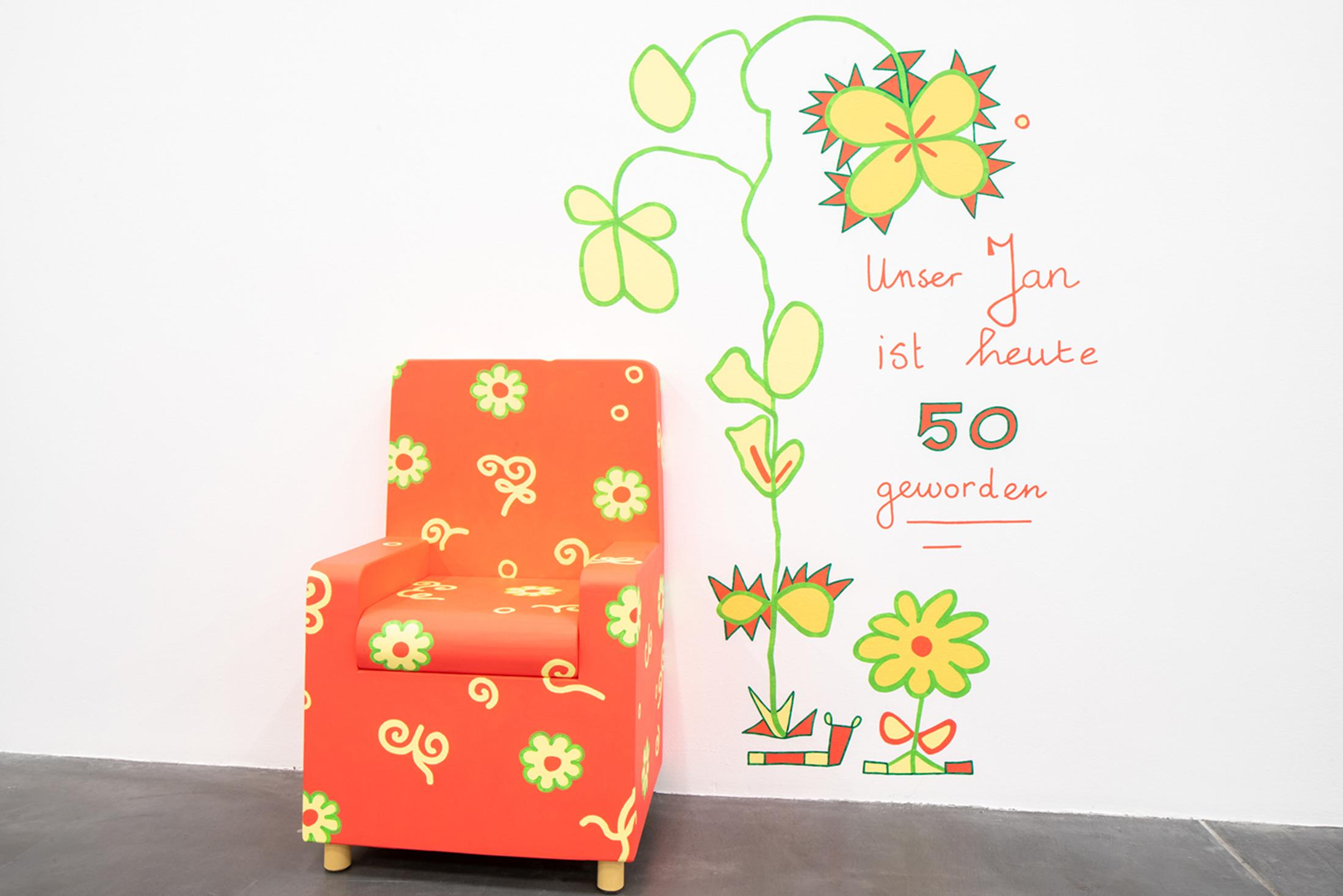 Exhibition View Lily van der Stokker Soloshow «Help help a little old lady here; view on € 25.000, 2019» at Migros Museum, Zurich, 2019-20 / Photo: Lorenzo Pusterla / Courtesy the artist and Air de Paris, Paris