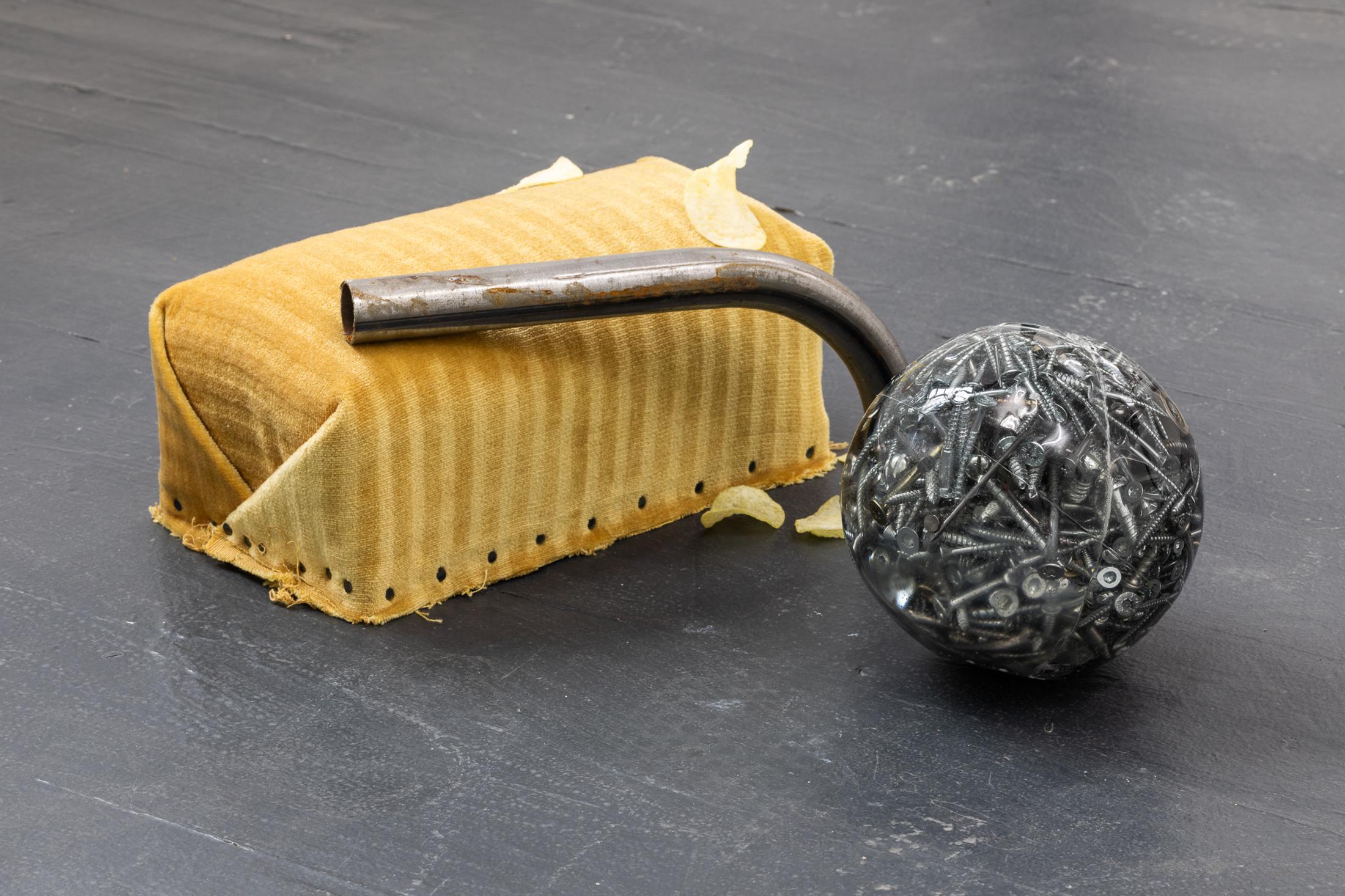 Exhibition View Duo Show «We Unleash Storms, Yet We Like the Sun; view on Caterina de Nicola, Things you can’t buy: new hours and services, 2022, found objects, spheres made of epoxy resin, screws and metal scraps, dimensions variable» at Last Tango, Zurich, 2022-2023 / Photo: Kilian Bannwart / Courtesy: the artist and Last Tango