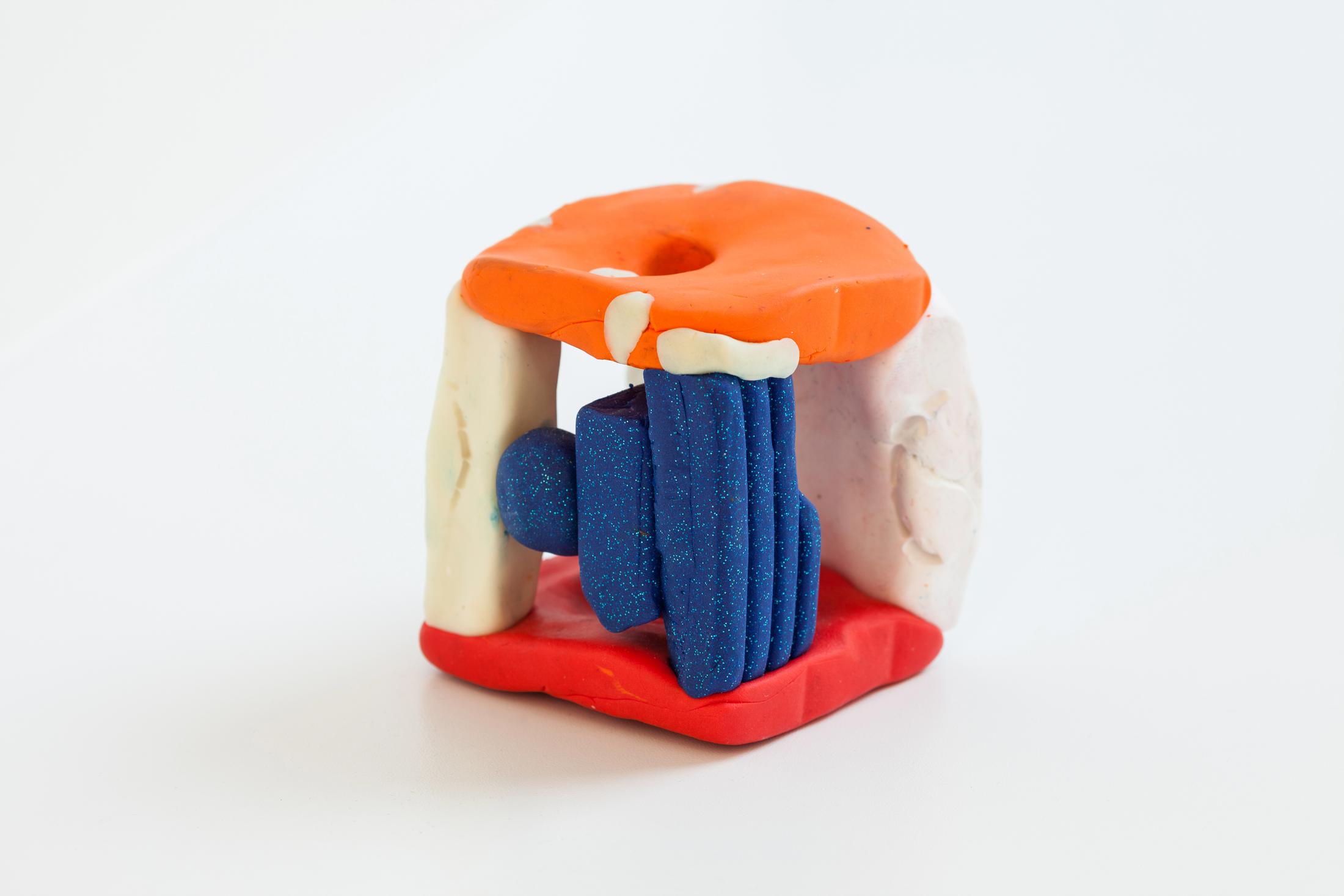 Exhibition View Linda Semadeni Soloshow «Scripts; view on Model, 2019» at Kirchgasse, Steckborn, 2020 / Photo: Björn Allemann / Courtesy: Linda Semadeni and Kirchgasse