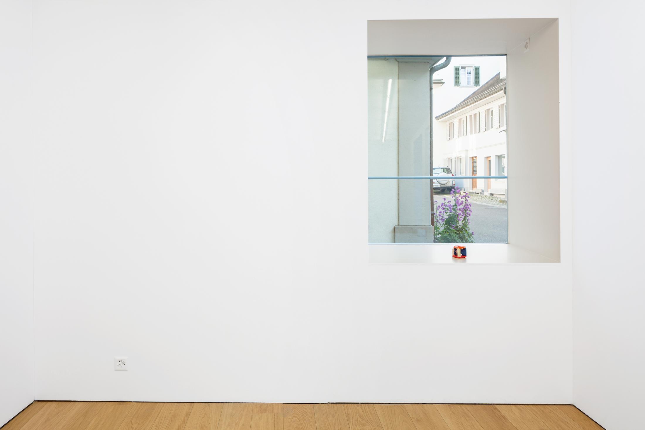 Exhibition View Linda Semadeni Soloshow «Scripts; view on Model, 2019» at Kirchgasse, Steckborn, 2020 / Photo: Björn Allemann / Courtesy: Linda Semadeni and Kirchgasse