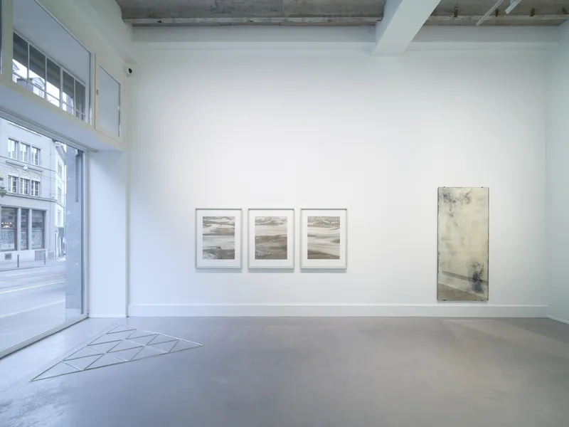 Exhibition View Group Show «Line Up» at Galerie Tschudi, Zurich, 2022 / Photo: Max Ehrengruber / Courtesy: the artists and Galerie Tschudi