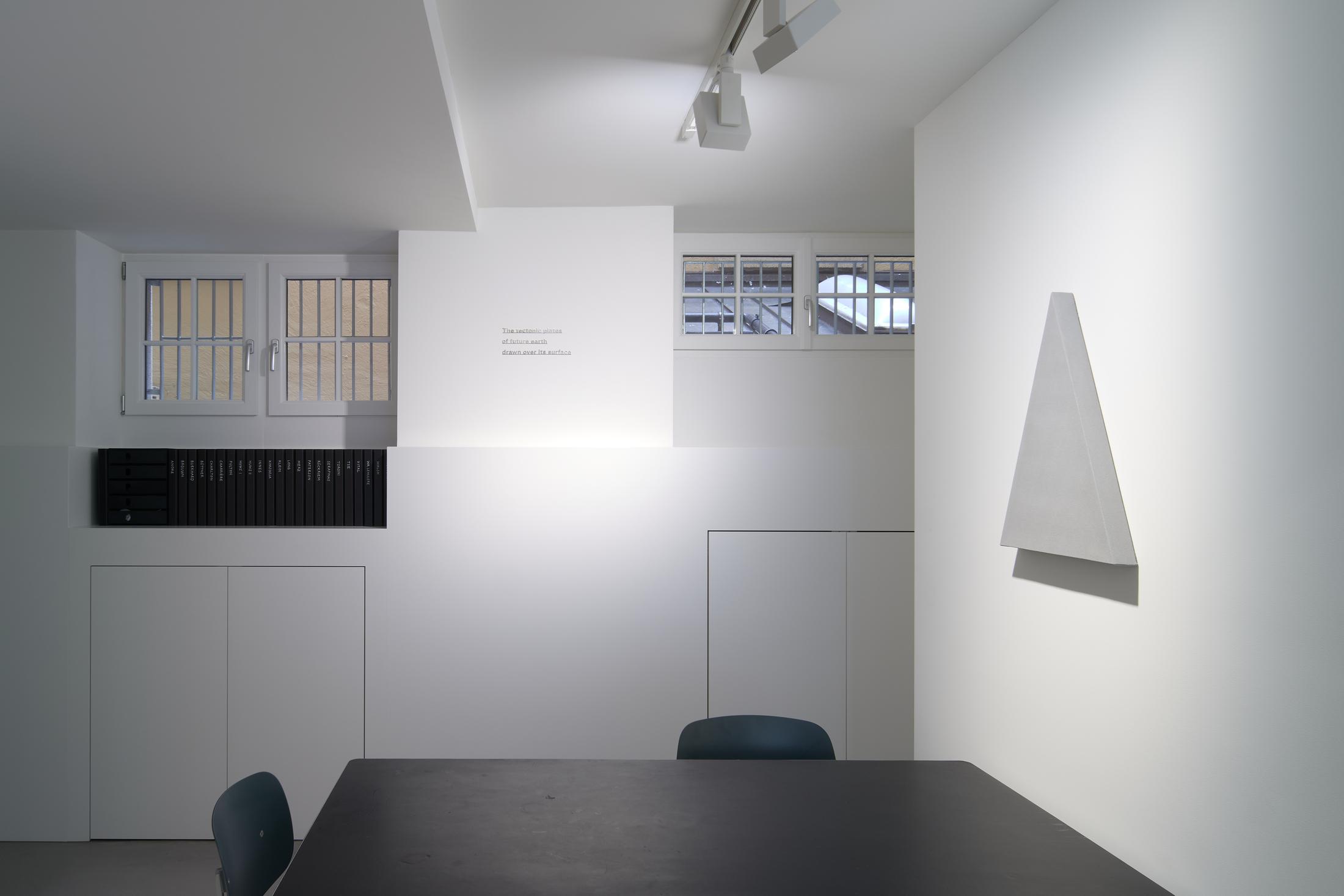 Exhibition View Group Show «Line Up» at Galerie Tschudi, Zurich, 2022 / Photo: Max Ehrengruber / Courtesy: the artists and Galerie Tschudi