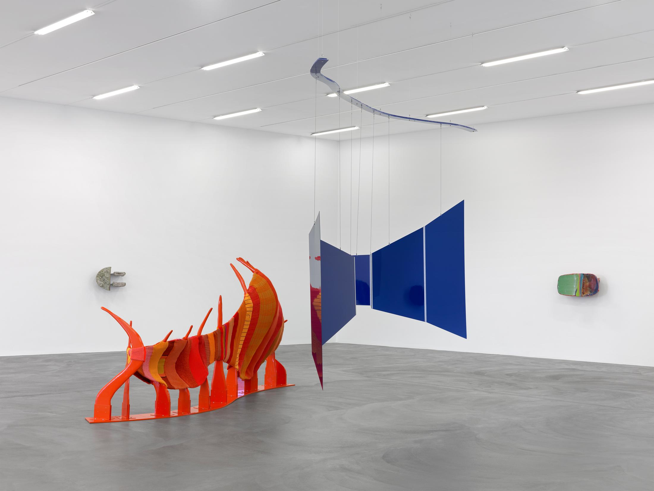 Exhibition View Liz Larner Solo Show «below above» at Kunsthalle Zürich, Zurich, 2022 / Photo: Annik Wetter / Courtesy: the artist and Kunsthalle Zürich