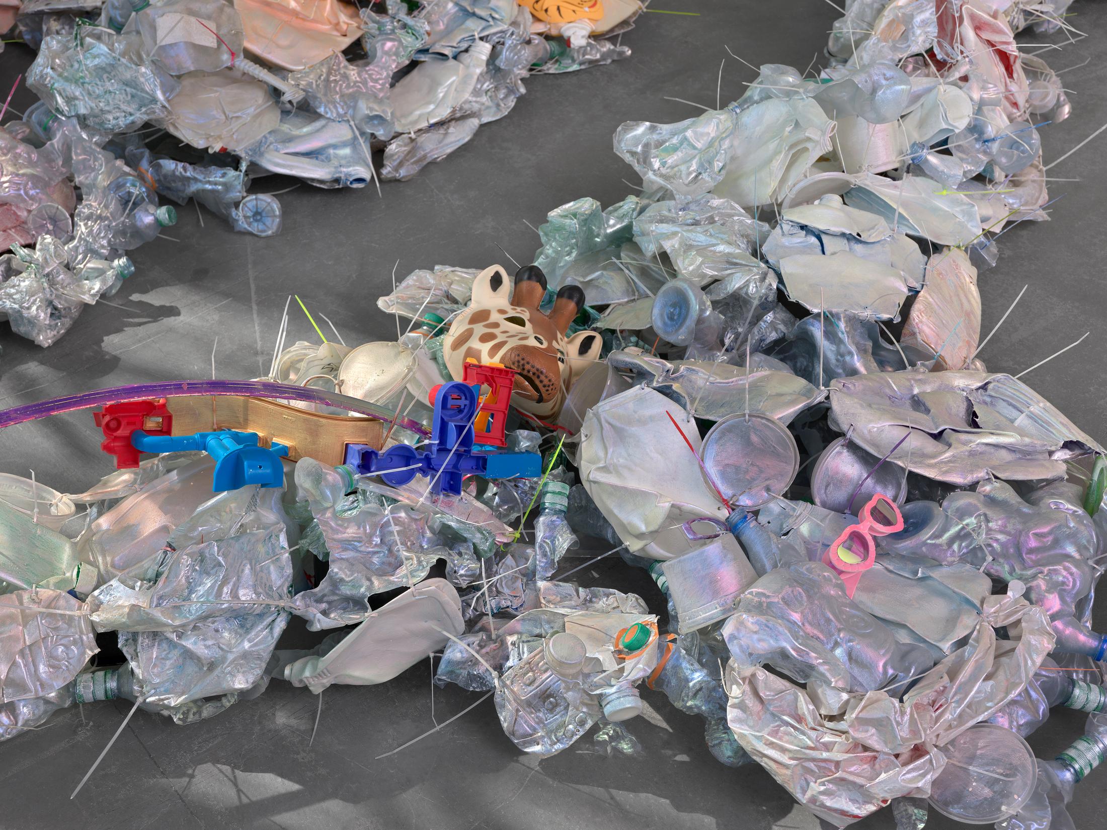 Exhibition View Liz Larner Solo Show «below above; view on Liz Larner, Asteroid (Detail), 2020-2022» at Kunsthalle Zürich, Zurich, 2022 / Photo: Annik Wetter / Courtesy: the artist and Kunsthalle Zürich