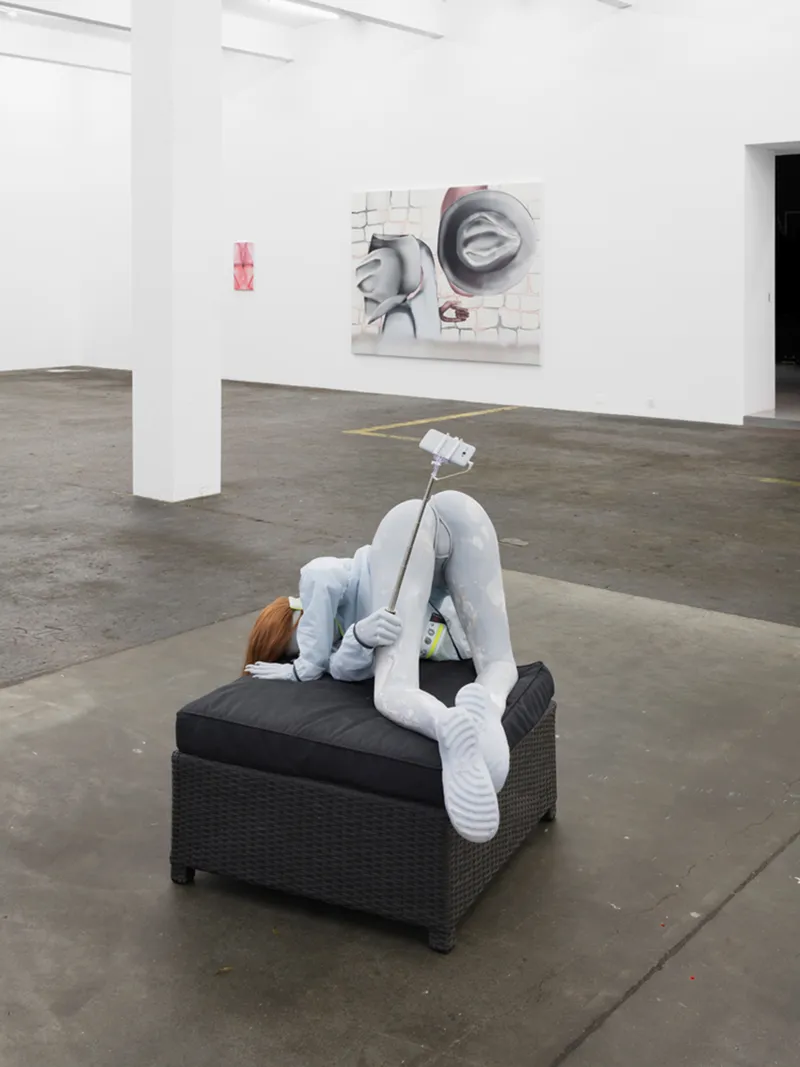 Anna Uddenberg “Journey of Self Discovery, 2016“, Courtesy: the artist and Kraupa-Tuskany Zeidler, Berlin / Louisa Gagliardi “Stacked, 2015; Double Trouble, 2018“, Courtesy: the artist and Rodolphe Janssen, Brussels / Photo: Kunst Halle Sankt Gallen, Gunnar Meier