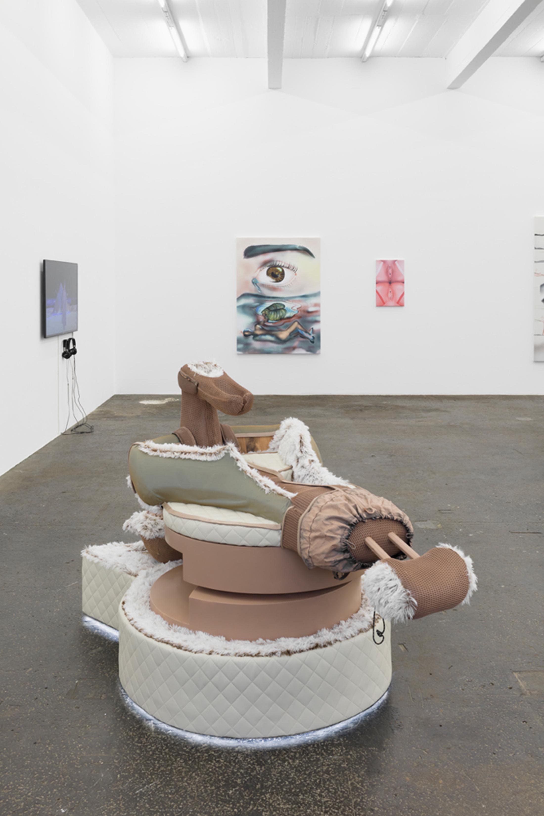 Anna Uddenberg “Cozy Stabilization Unit, 2017“, Courtesy: the artist and Kraupa-Tuskany Zeidler, Berlin / Louisa Gagliardi “Thicker Than Water, 2018“, Courtesy: the artist, Rodolphe Janssen, Brussels and Collection Beverly Allan / Louisa Gagliardi “Stacked, 2015“, Courtesy: the artist and Rodolphe Janssen, Brussels / Photo: Kunst Halle Sankt Gallen, Gunnar Meier