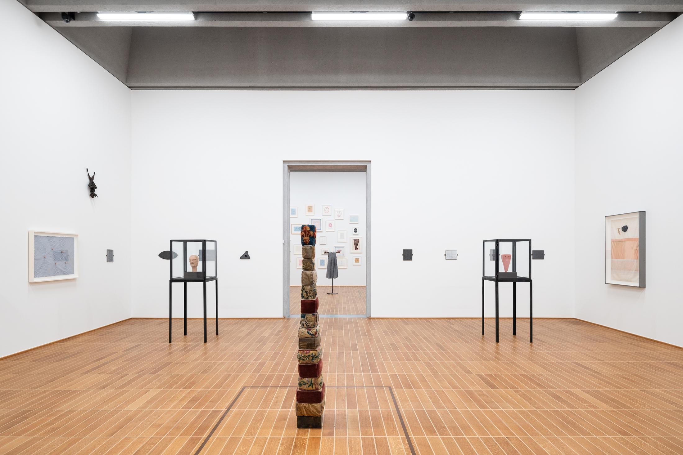 Exhibition View Louise Bourgeois x Jenny Holzer Solo Show «The Violence of Handwriting Across a Page» at Kunstmuseum Basel, Basel, 2022 / Photo: Jonas Hänggi / Courtesy: The Easton Foundation and ProLitteris