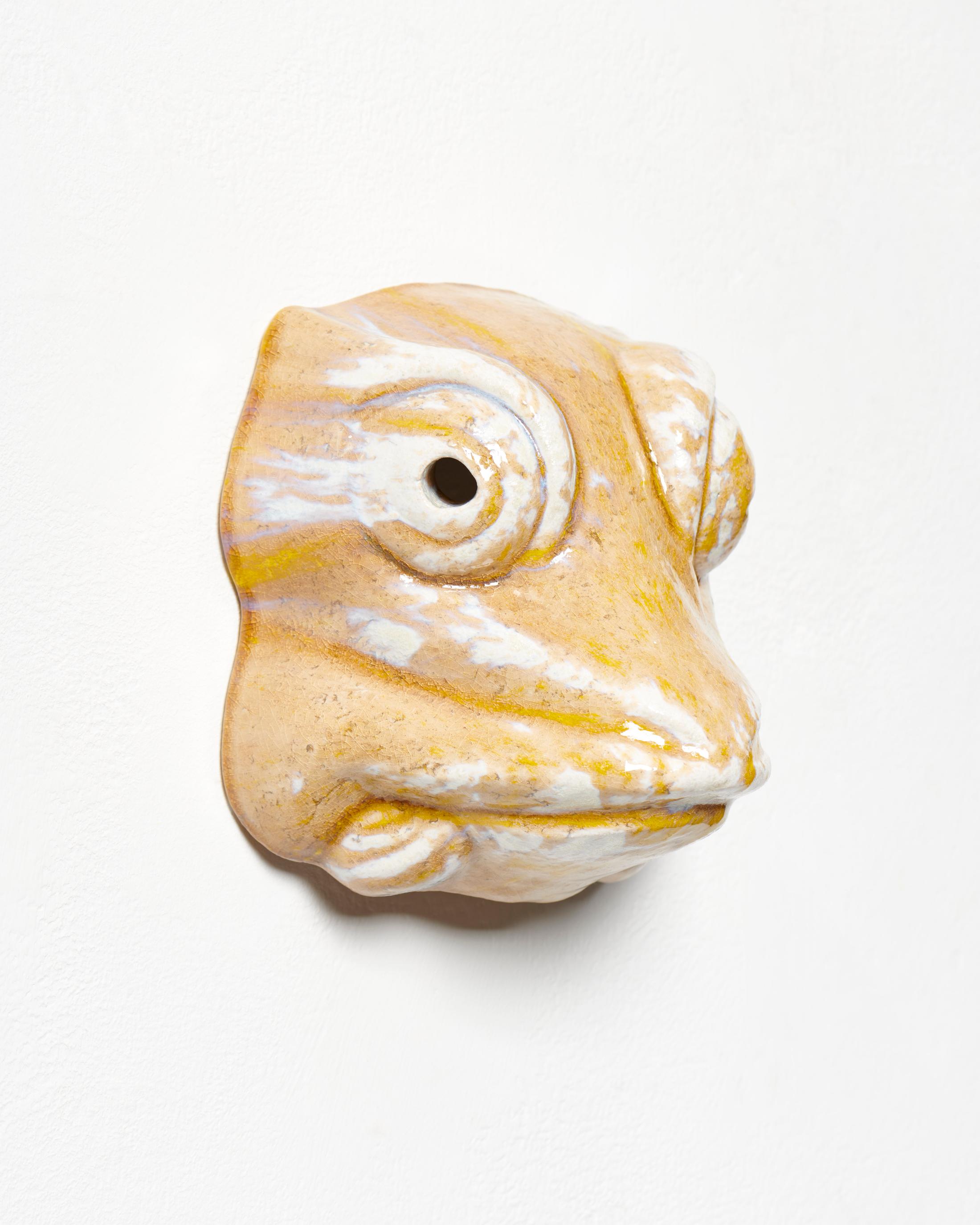 Exhibition View Mai-Thu Perret Soloshow «With an unbounded force; view on Mai-Thu Perret, With an unbounded force (yellow frog), 2020, Glazed ceramic, 22 × 21 × 15 cm» at Galerie Francesca Pia, Zurich, 2020 / Photo: Mareike Tocha / Courtesy: the artist and Galerie Francesca Pia