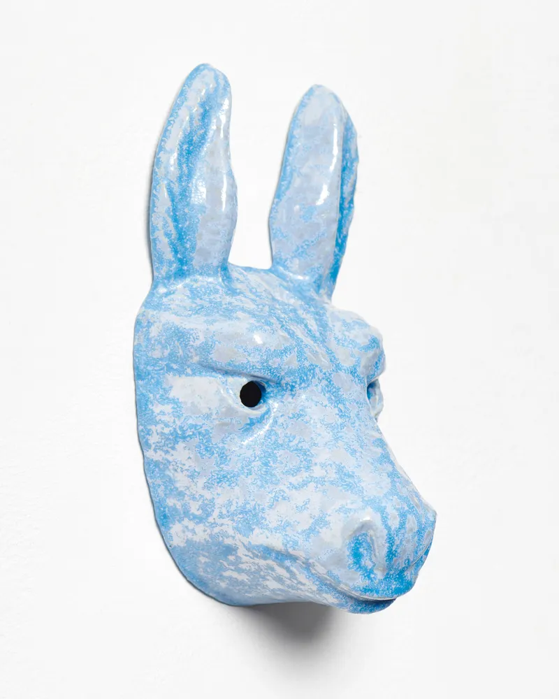 Exhibition View Mai-Thu Perret Soloshow «With an unbounded force; view on Mai-Thu Perret, With an unbounded force (blue donkey), 2020, Glazed ceramic, 30 × 15 × 13 cm» at Galerie Francesca Pia, Zurich, 2020 / Photo: Mareike Tocha / Courtesy: the artist and Galerie Francesca Pia
