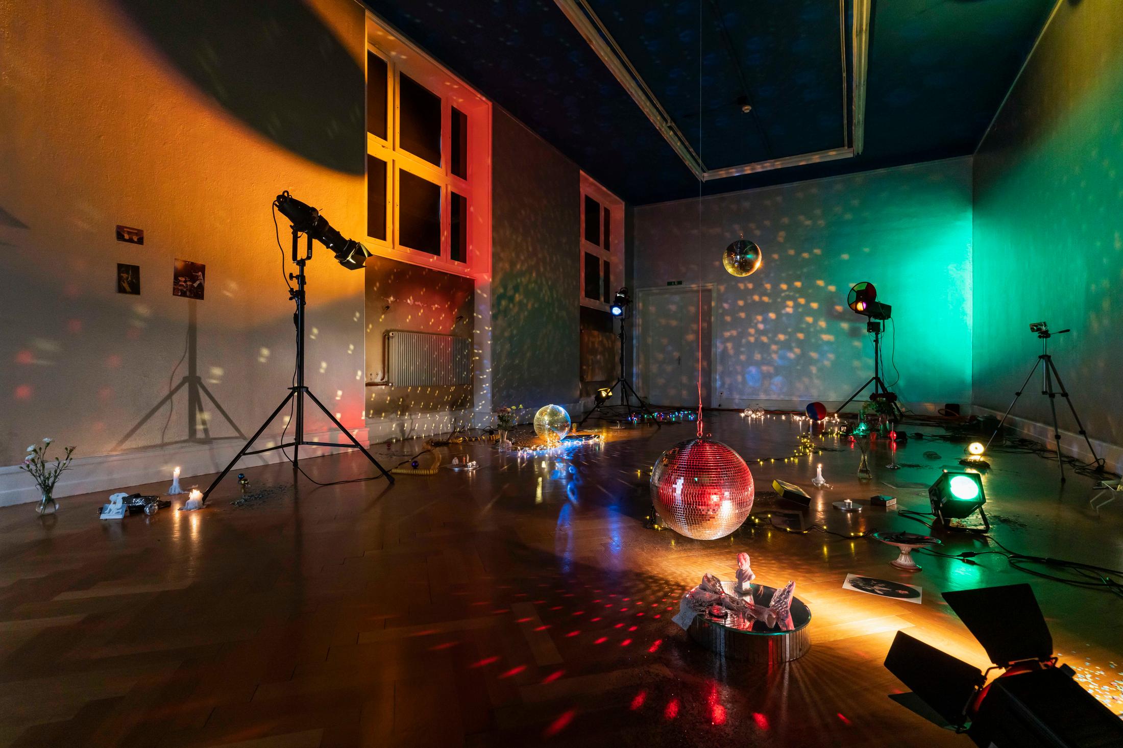 Exhibition View Marc Camille Chaimowicz Soloshow «Dear Valérie…; view on Celebration? Realife Revisited, 1972 – 2000» at Kunsthalle Bern, Bern, 2020 / Photo: Gunnar Meier / Courtesy: Courtesy Migros Museum für Gegenwartskunst