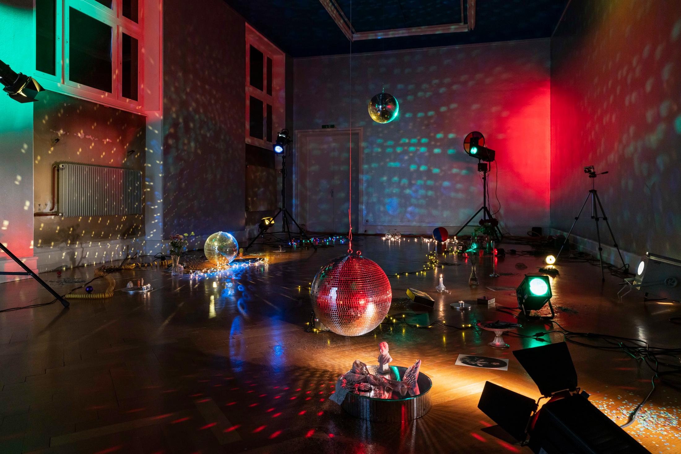 Exhibition View Marc Camille Chaimowicz Soloshow «Dear Valérie…; view on Celebration? Realife Revisited, 1972 – 2000» at Kunsthalle Bern, Bern, 2020 / Photo: Gunnar Meier / Courtesy: Courtesy Migros Museum für Gegenwartskunst