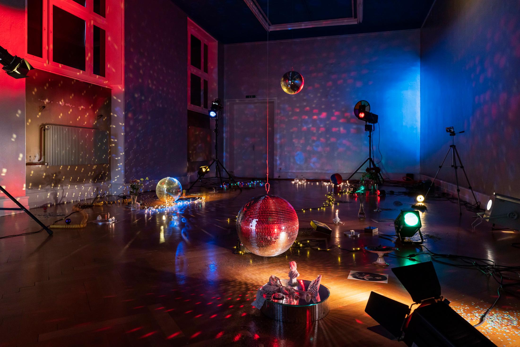 Exhibition View Marc Camille Chaimowicz Soloshow «Dear Valérie…; view on Celebration? Realife Revisited, 1972 – 2000» at Kunsthalle Bern, Bern, 2020 / Photo: Gunnar Meier / Courtesy: Courtesy Migros Museum für Gegenwartskunst