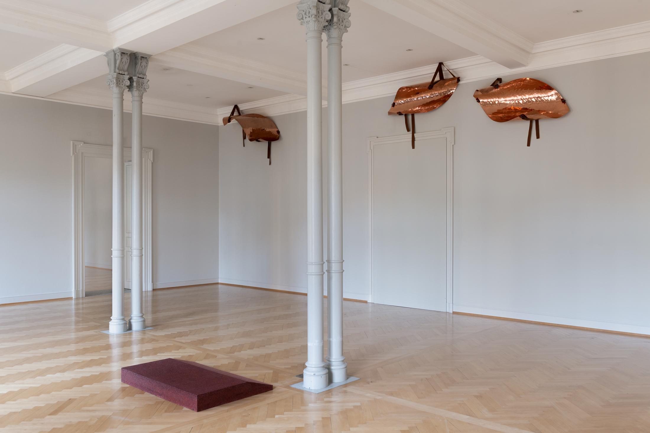Exhibition View Marie Lund Solo Show «The Falling» at Kunstmuseum St. Gallen, 2021-2022 / Photo: Sebastian Stadler / Courtesy: the artist and Kunstmuseum St. Gallen