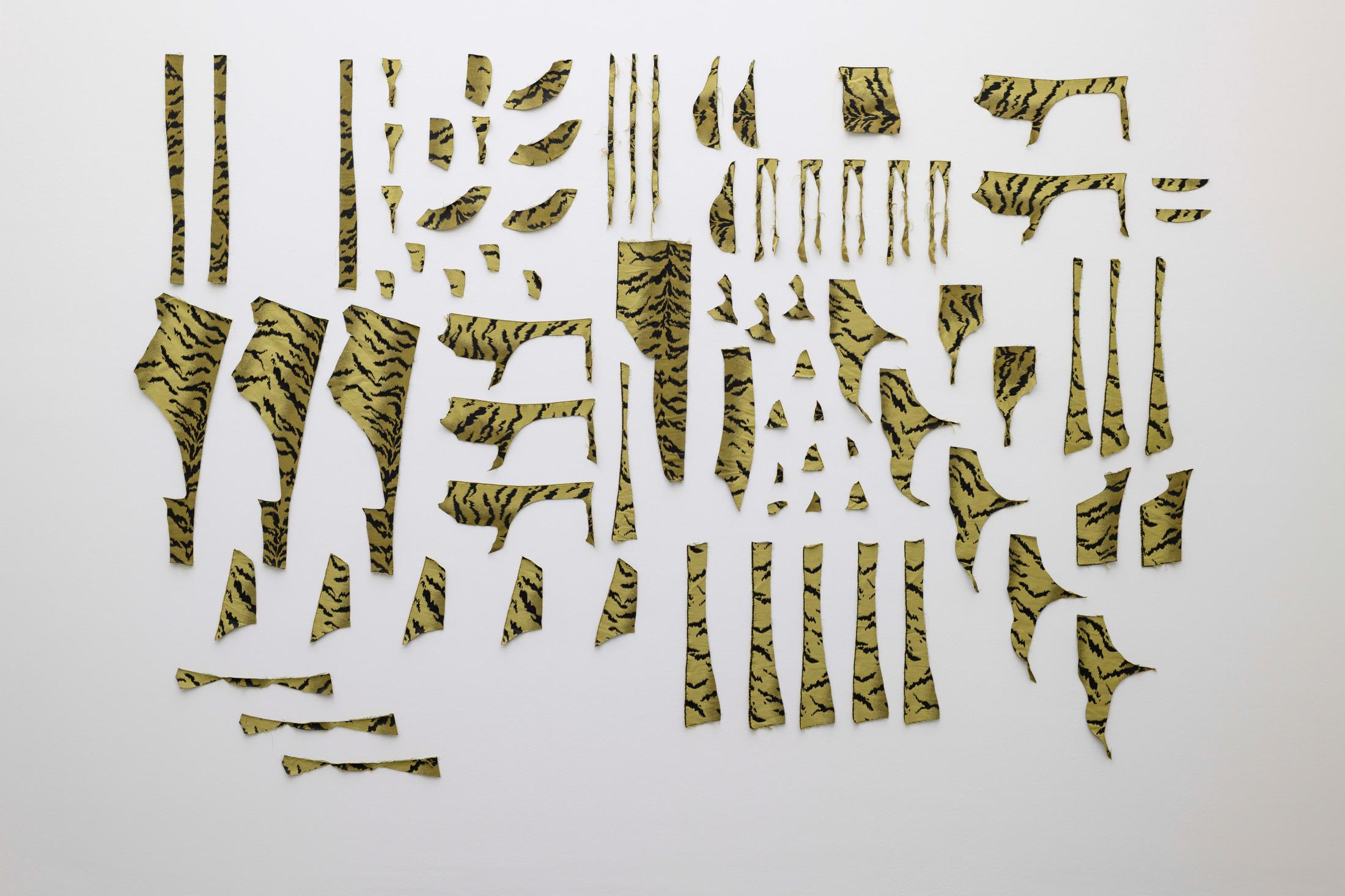 Exhibition View Marion Baruch Soloshow «Retrospektive – innenausseninnen; view on Marion Baruch, Natura e linguaggio. Felicità!, 2018, Wolle, 270 x 315 cm» at Kunstmuseum Luzern, Lucerne, 2020 / Photo: Marc Latzel / Courtesy: the artist and Galerie Urs Meile, Beijing-Lucerne