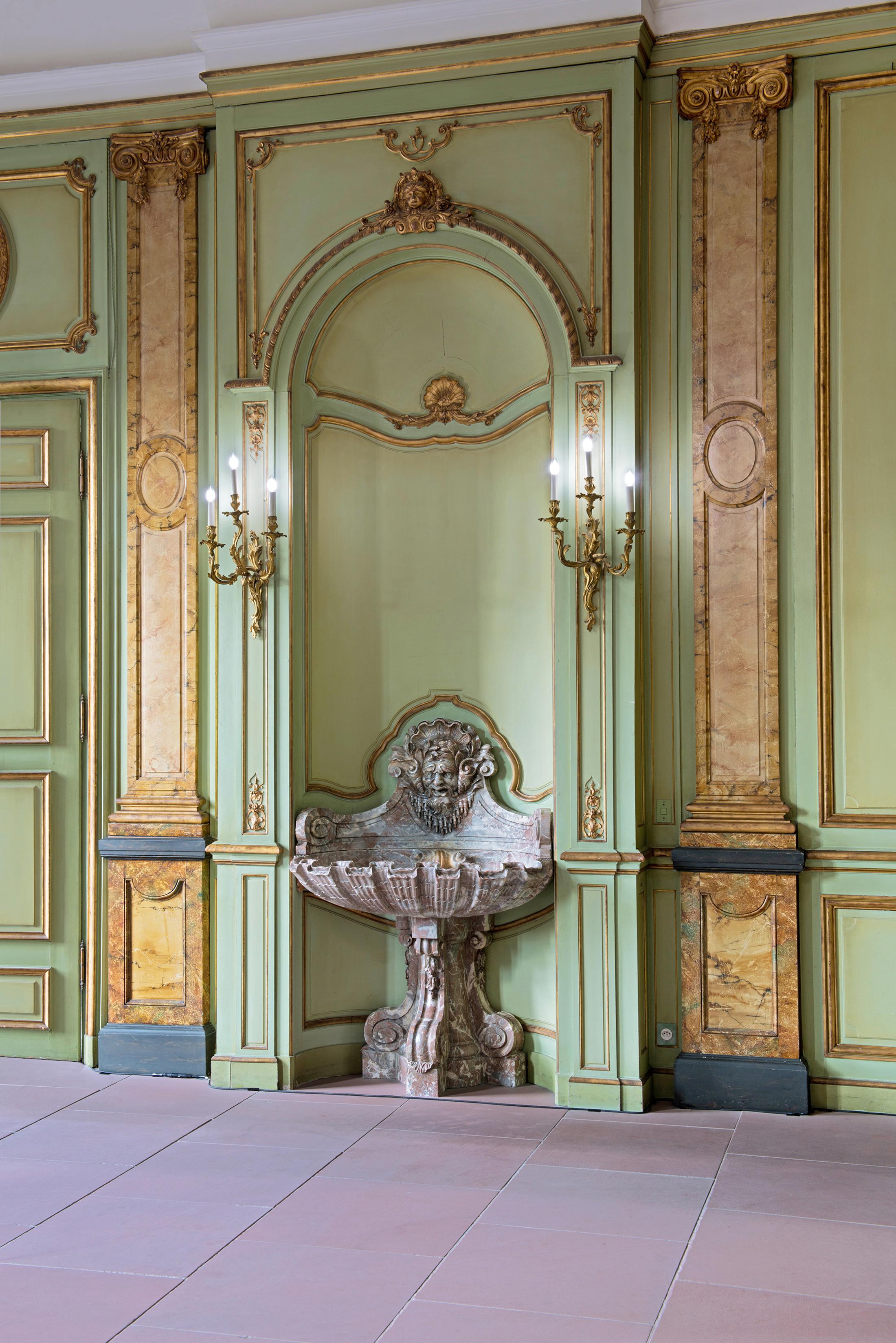 Exhibition View Matthias Liechti Soloshow «Kaltes klares Wasser; view on Cold Lights, 2019» at Villa Wenkenhof, Basel, 2019 / Photo: Claude Barrault / Courtesy: the artist