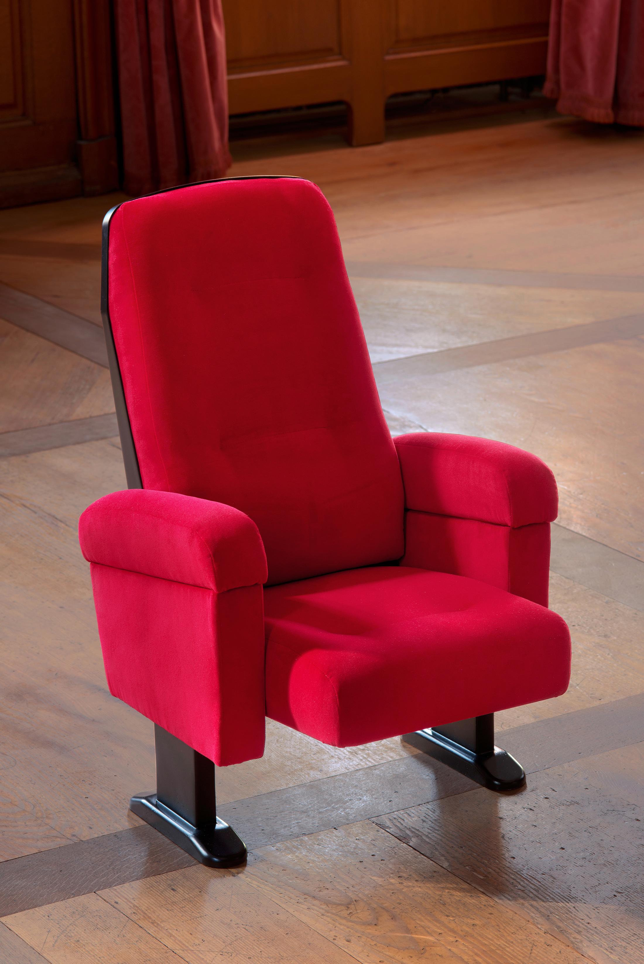 Exhibition View Matthias Liechti Soloshow «Kaltes klares Wasser; view on Cinema Chair for 6-Year-Olds, 2019» at Villa Wenkenhof, Basel, 2019 / Photo: Claude Barrault / Courtesy: the artist