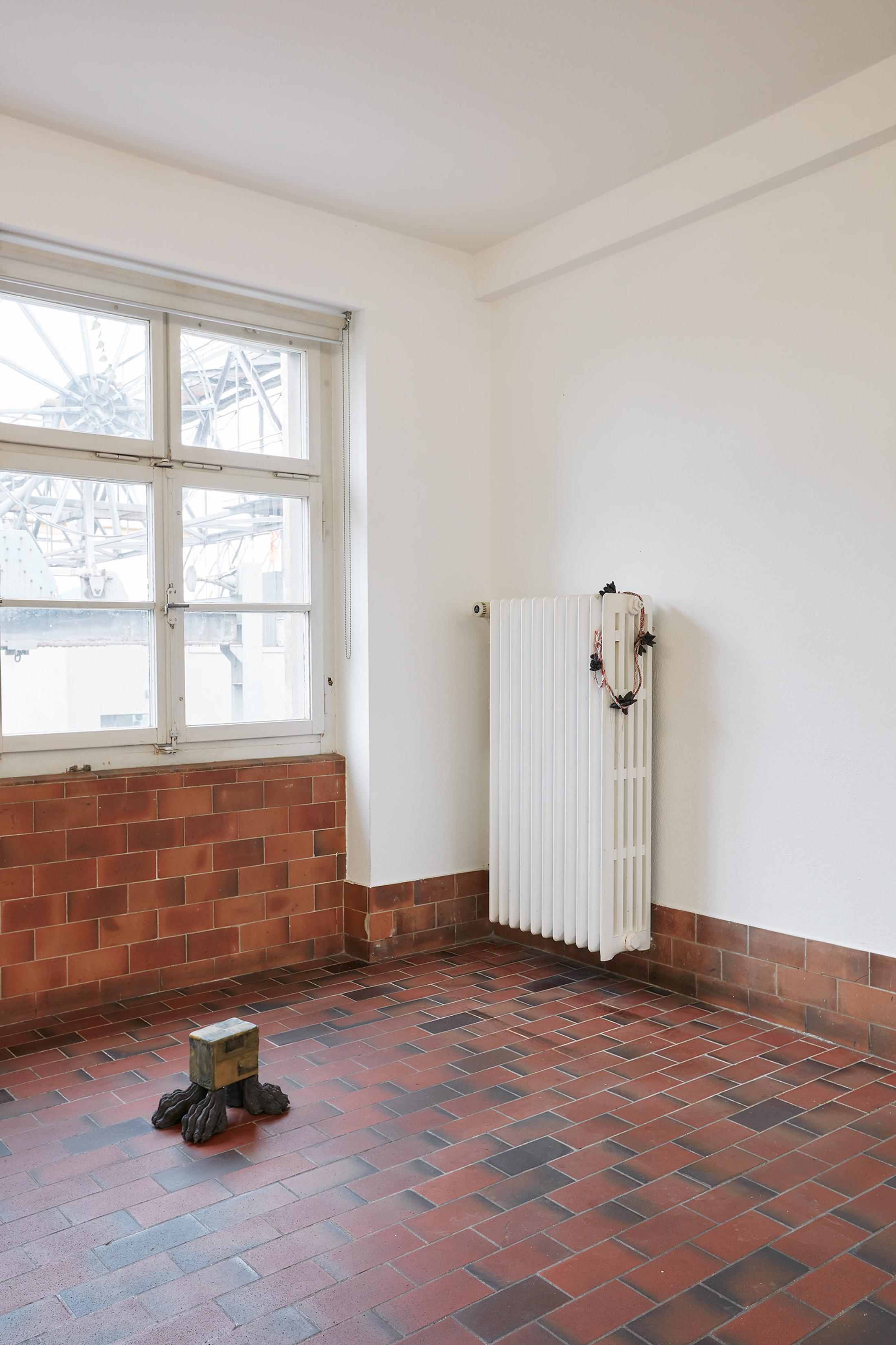 Exhibition View Maude Léonard-Contant und Martha Margnetti Duo Show «Knuckles Down» at Mayday, Basel, 2021 / Photo: Moritz Schermbach / Courtesy: the artists and Mayday