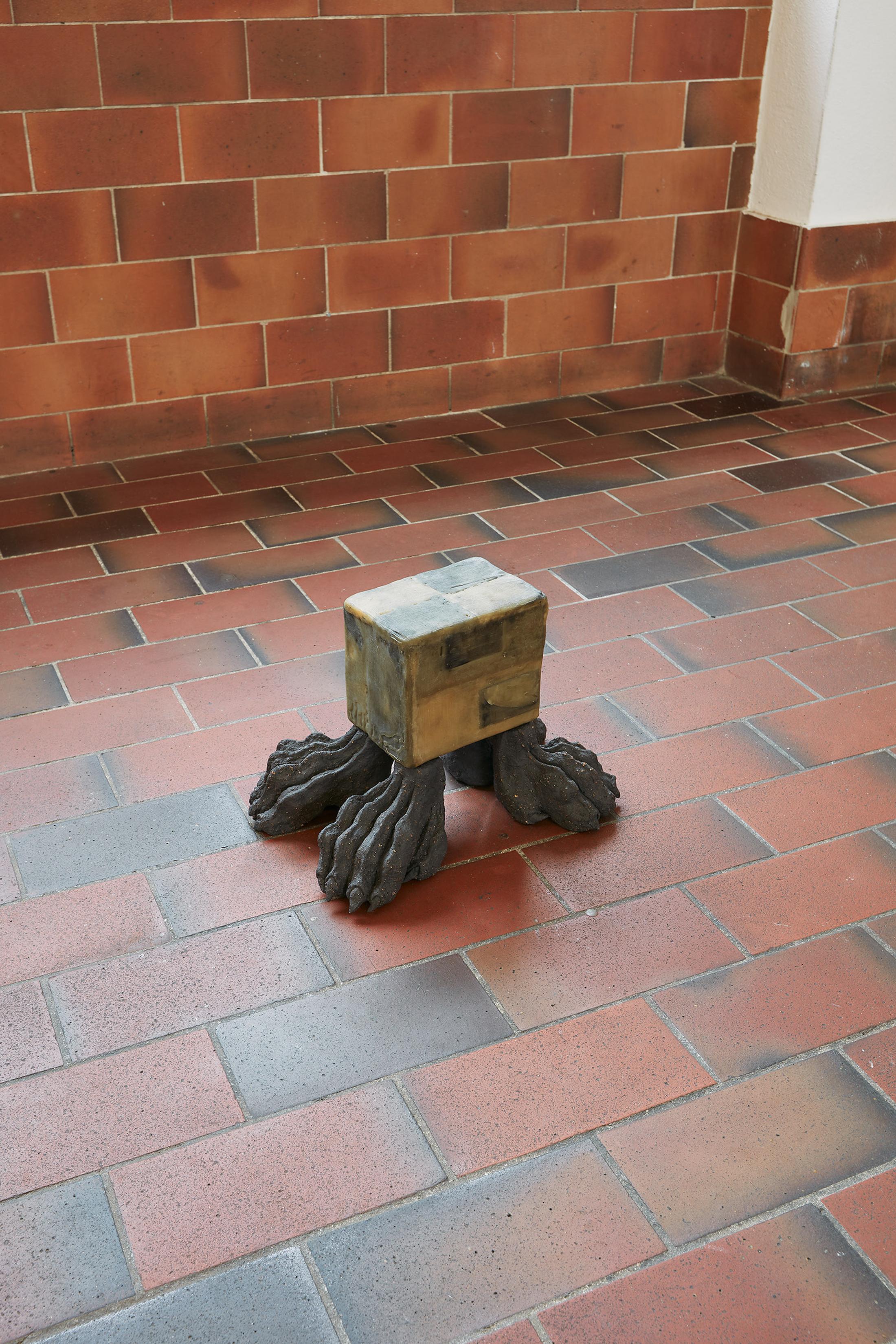 Exhibition View Maude Léonard-Contant und Martha Margnetti Duo Show «Knuckles Down; view on Marta Margnetti, Promessa a quattro zamp, 2021» at Mayday, Basel, 2021 / Photo: Moritz Schermbach / Courtesy: the artists and Mayday