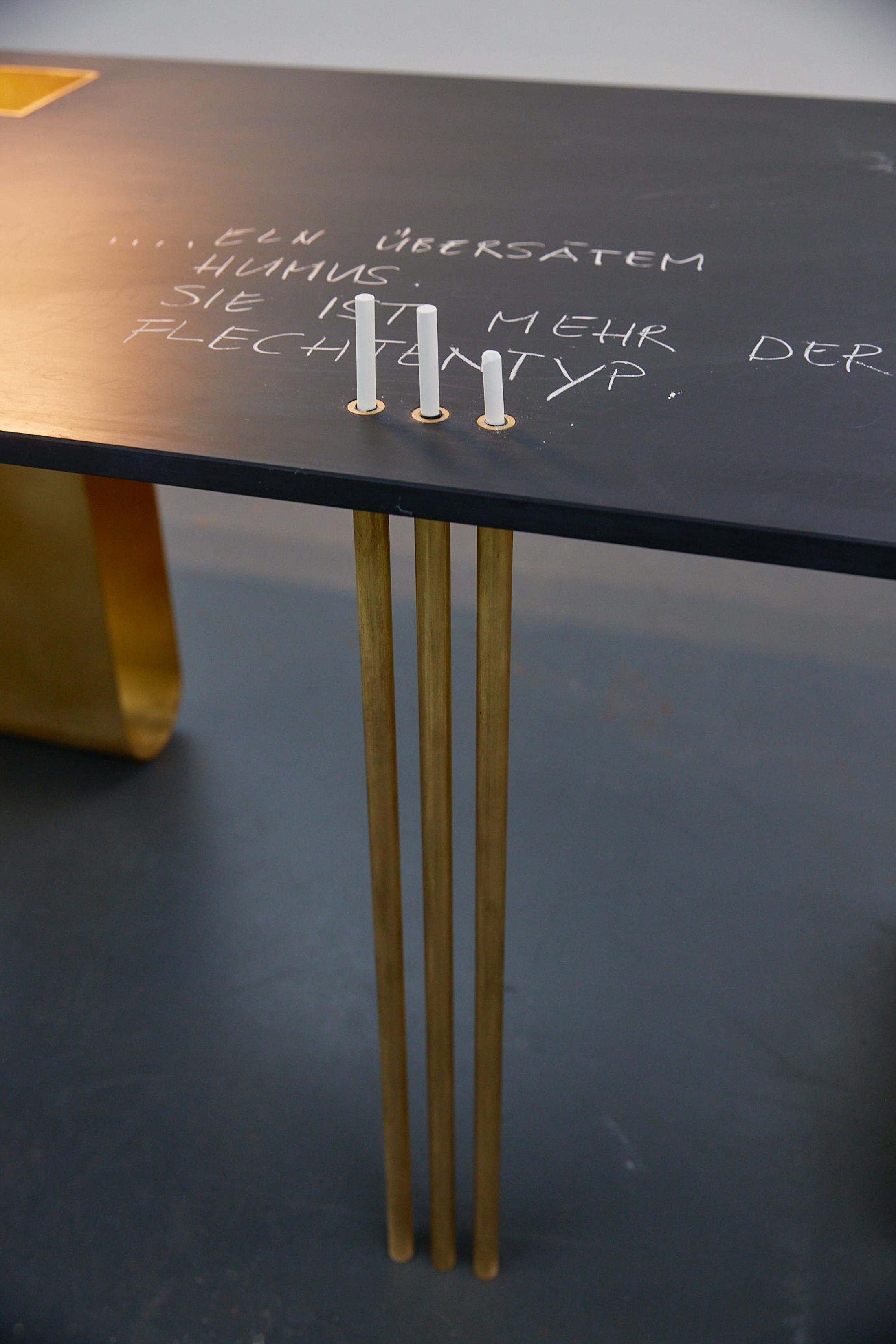 Exhibition View Maude Léonard-Contant Solo Show «Digs; view on Maude Léonard-Contant, Tafel (Detail), 2022» at Kunsthaus Baselland, Baselland, 2022 / Photo: Moritz Schermbach / Courtesy: the artist and Kunsthaus Baselland