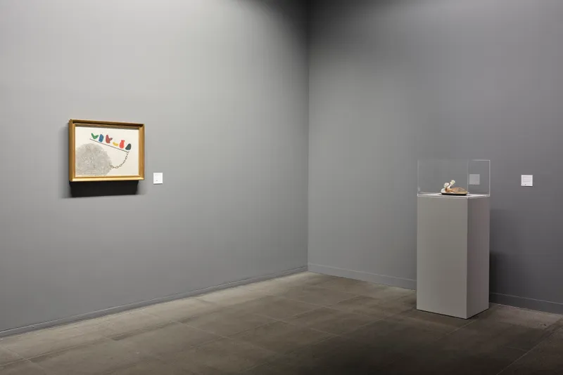 Exhibition View Meret Oppenheim Solo Show «Mon Exposition» at Kunstmuseum Bern, 2021-2022 / Photo: Rolf Siegenthaler / Courtesy: Kunstmuseum Bern