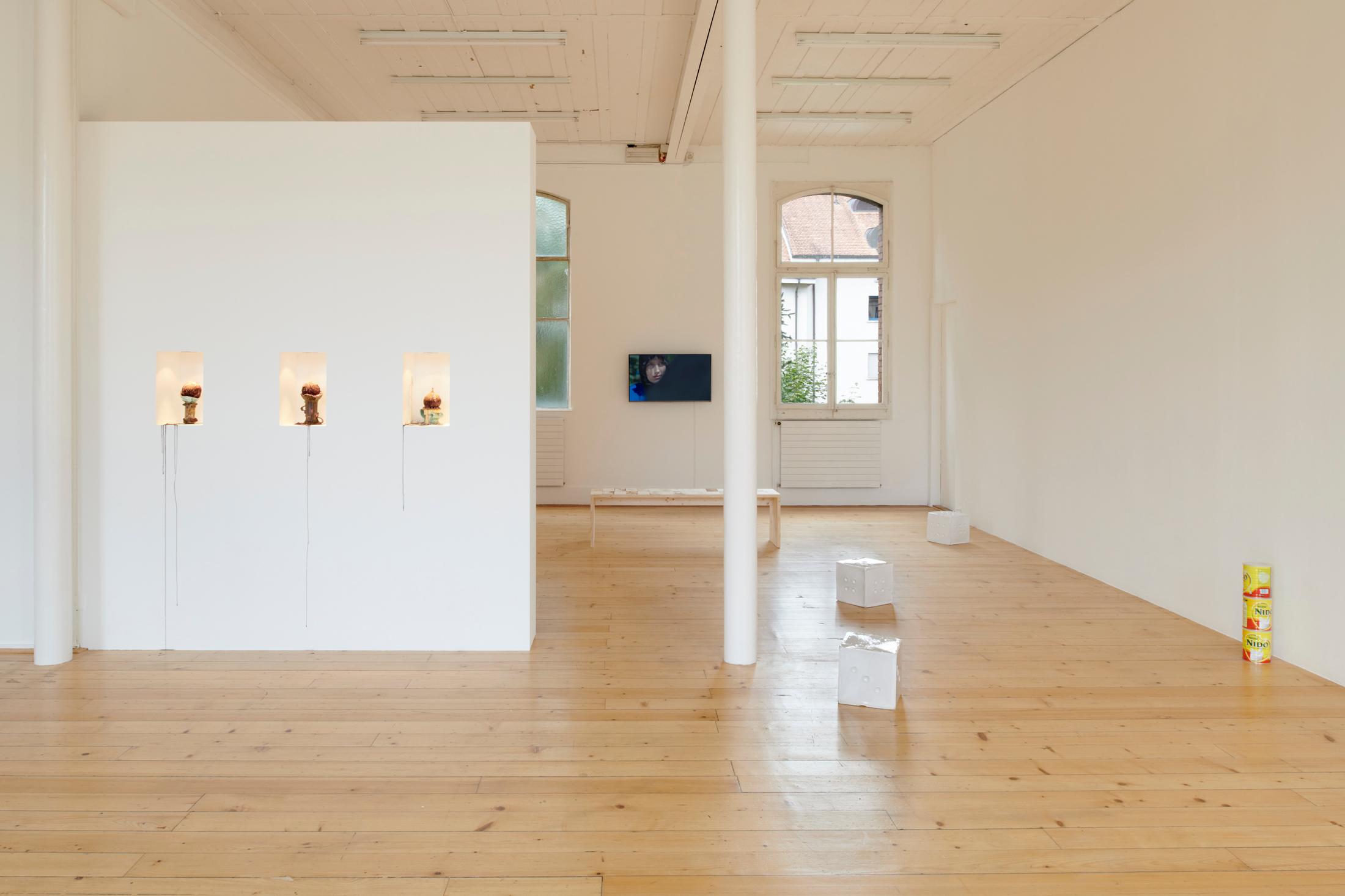 Exhibition View Monika Emmanuelle Kazi Solo Show «La cour des grands» at Kunsthalle Friart, Fribourg, 2022 / Photo: Guillaume Python / Courtesy: the artist and Kunsthalle Friart