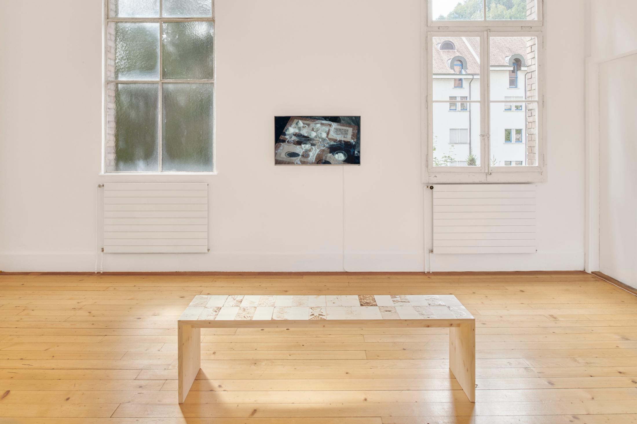 Exhibition View Monika Emmanuelle Kazi Solo Show «La cour des grands» at Kunsthalle Friart, Fribourg, 2022 / Photo: Guillaume Python / Courtesy: the artist and Kunsthalle Friart