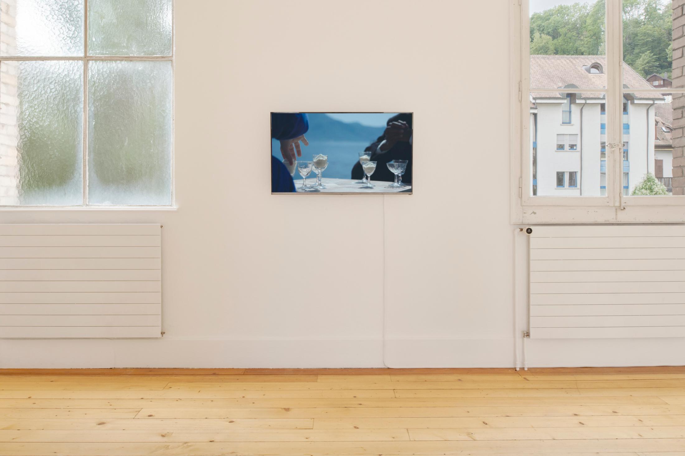 Exhibition View Monika Emmanuelle Kazi Solo Show «La cour des grands; view on Monika Emmanuelle Kazi, Do you know how to play, 2022» at Kunsthalle Friart, Fribourg, 2022 / Photo: Guillaume Python / Courtesy: the artist and Kunsthalle Friart