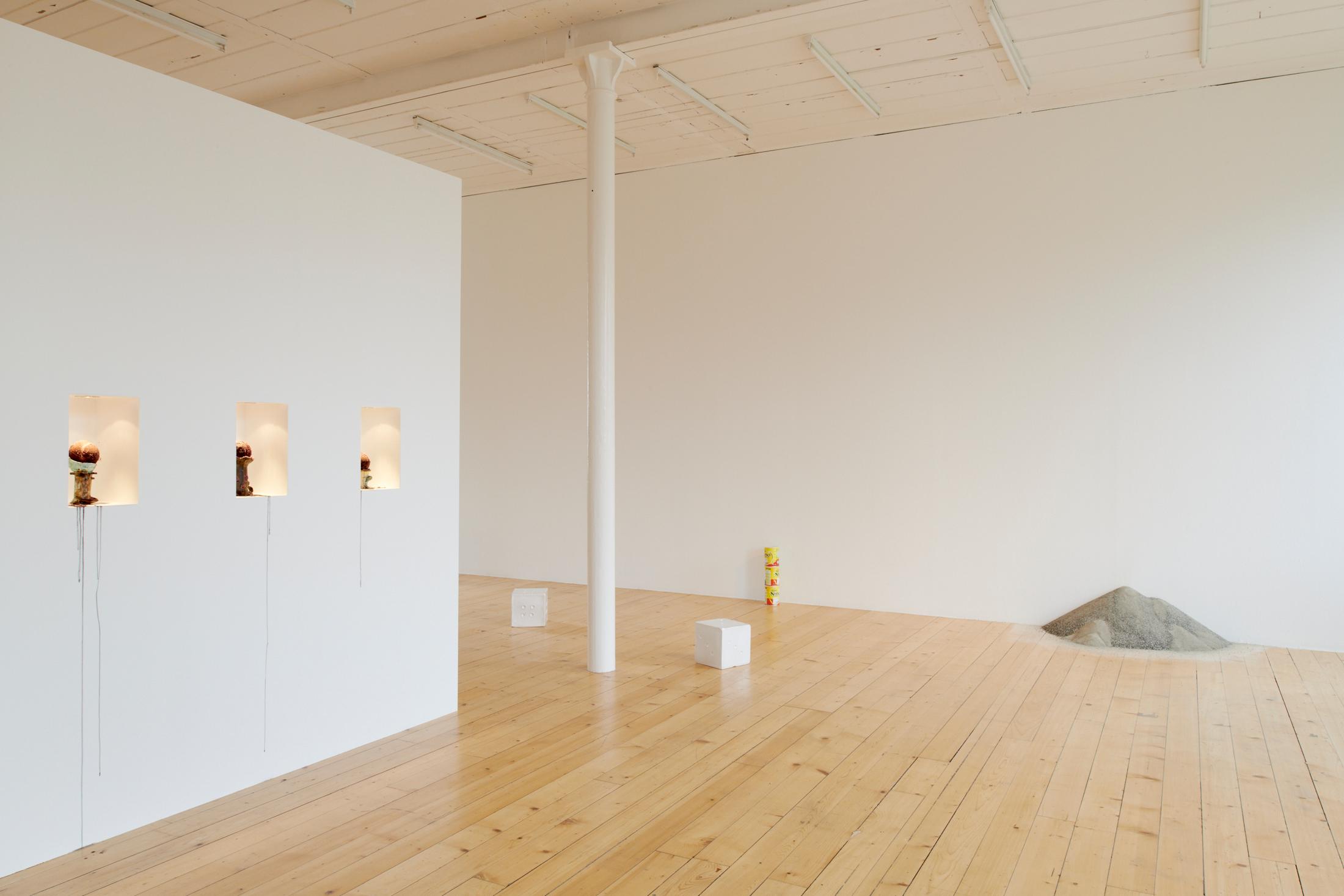 Exhibition View Monika Emmanuelle Kazi Solo Show «La cour des grands» at Kunsthalle Friart, Fribourg, 2022 / Photo: Guillaume Python / Courtesy: the artist and Kunsthalle Friart