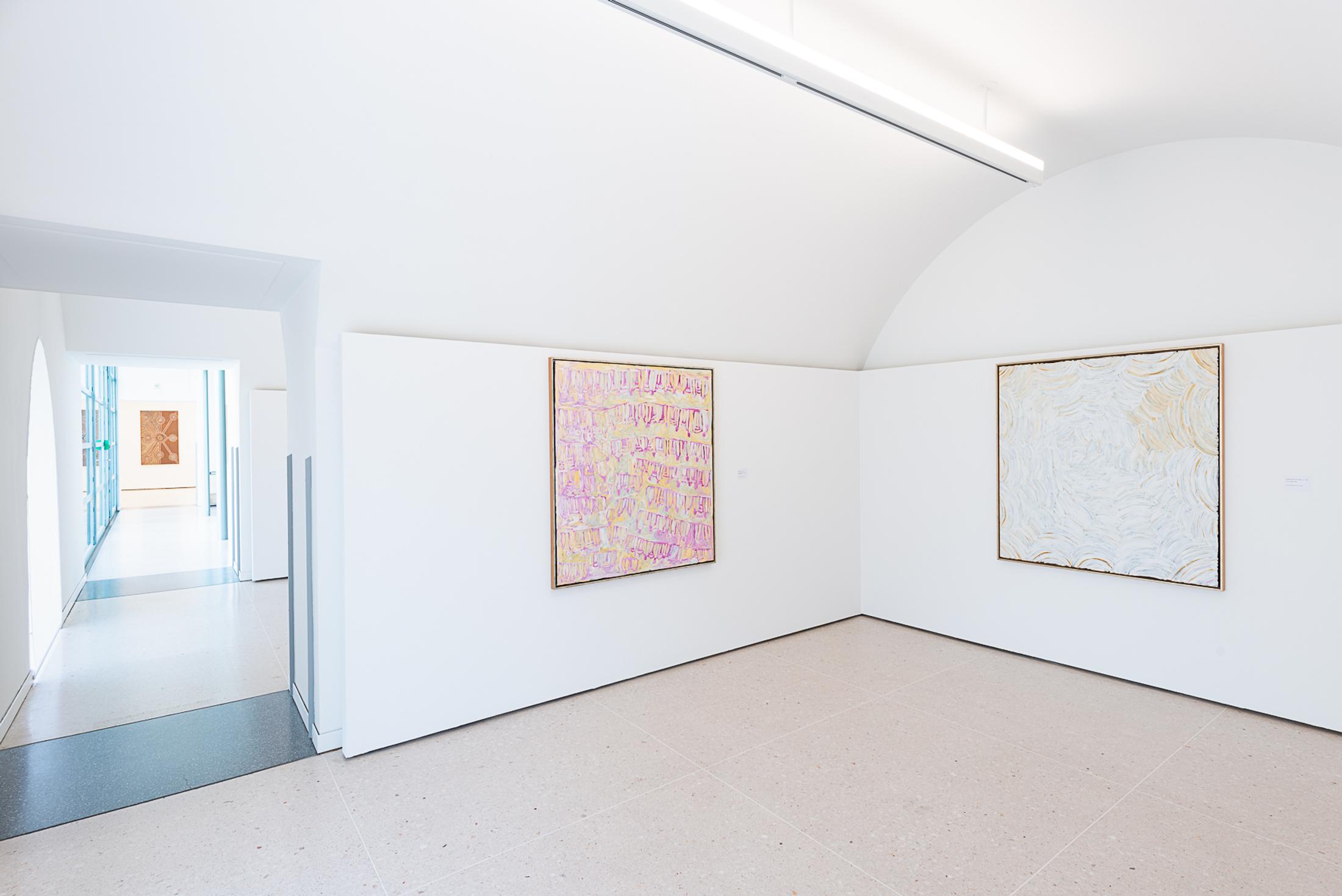 Exhibition View Groupshow «My Mothers Country; view on Maisie Bundey Petyarre, Body Painting and Yam Seeds from Alagura, 2007 and Yam Awelye, 2005» at Kunsthaus Zug, Zug, 2019 / Photo: Jorit Aust / Courtesy: the artists, Collection Clement and Kunsthaus Zug